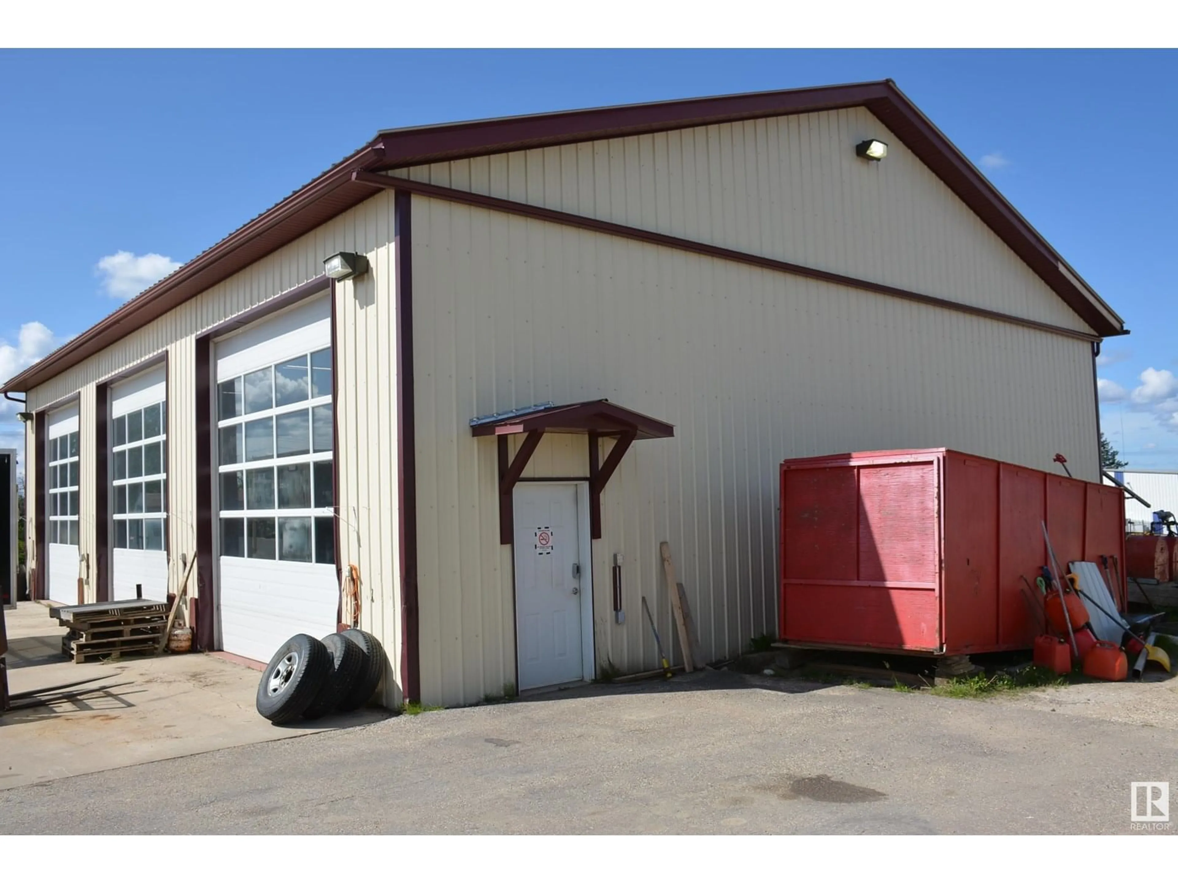 Indoor garage for 5044 & 5052 NORTH AV, Swan Hills Alberta T0G2C0