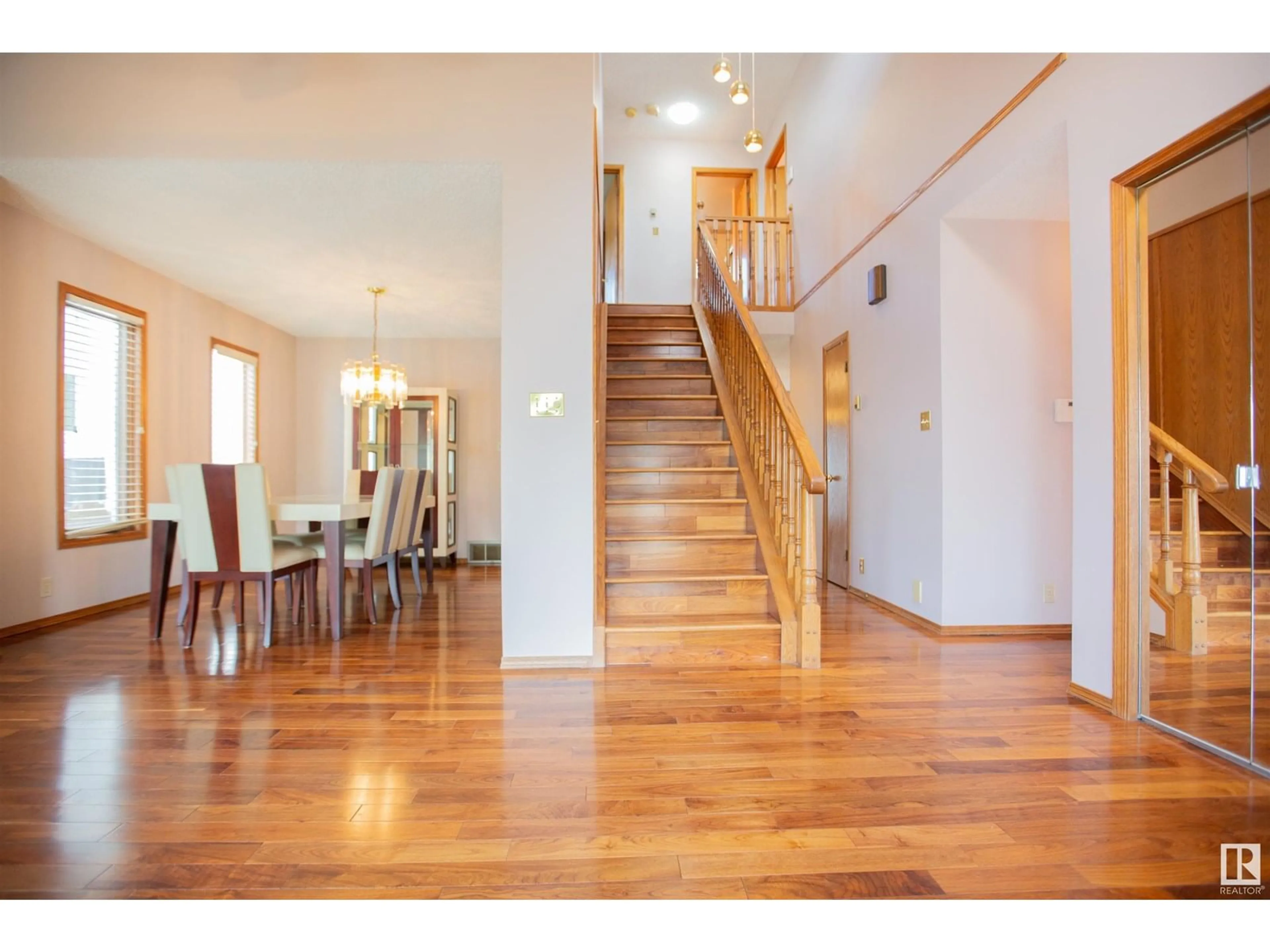 Indoor foyer for NW - 9915 154 AV, Edmonton Alberta T5X5R2