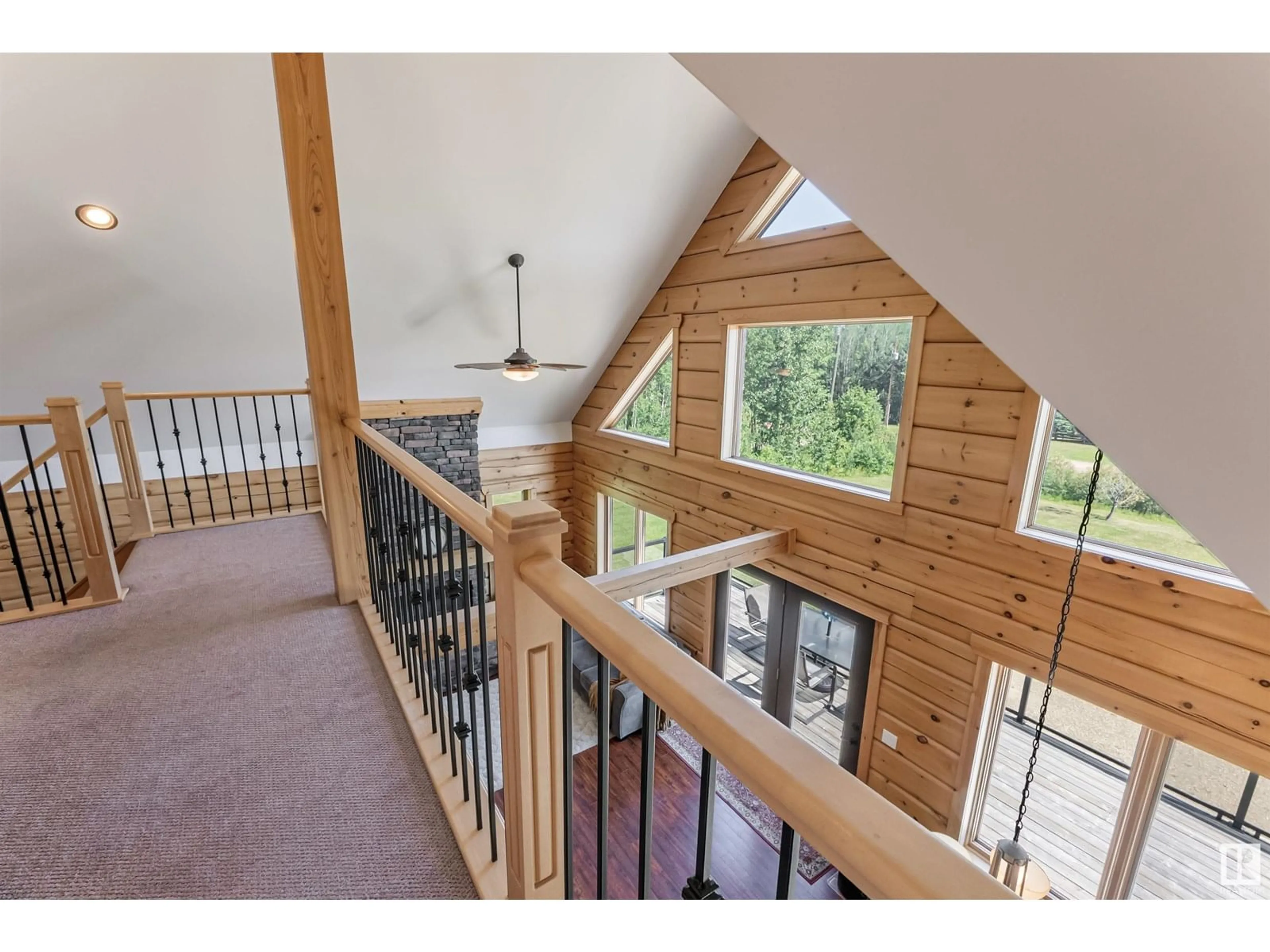 Indoor foyer for 139 462054 RGE ROAD 11, Rural Wetaskiwin County Alberta T0C2V0
