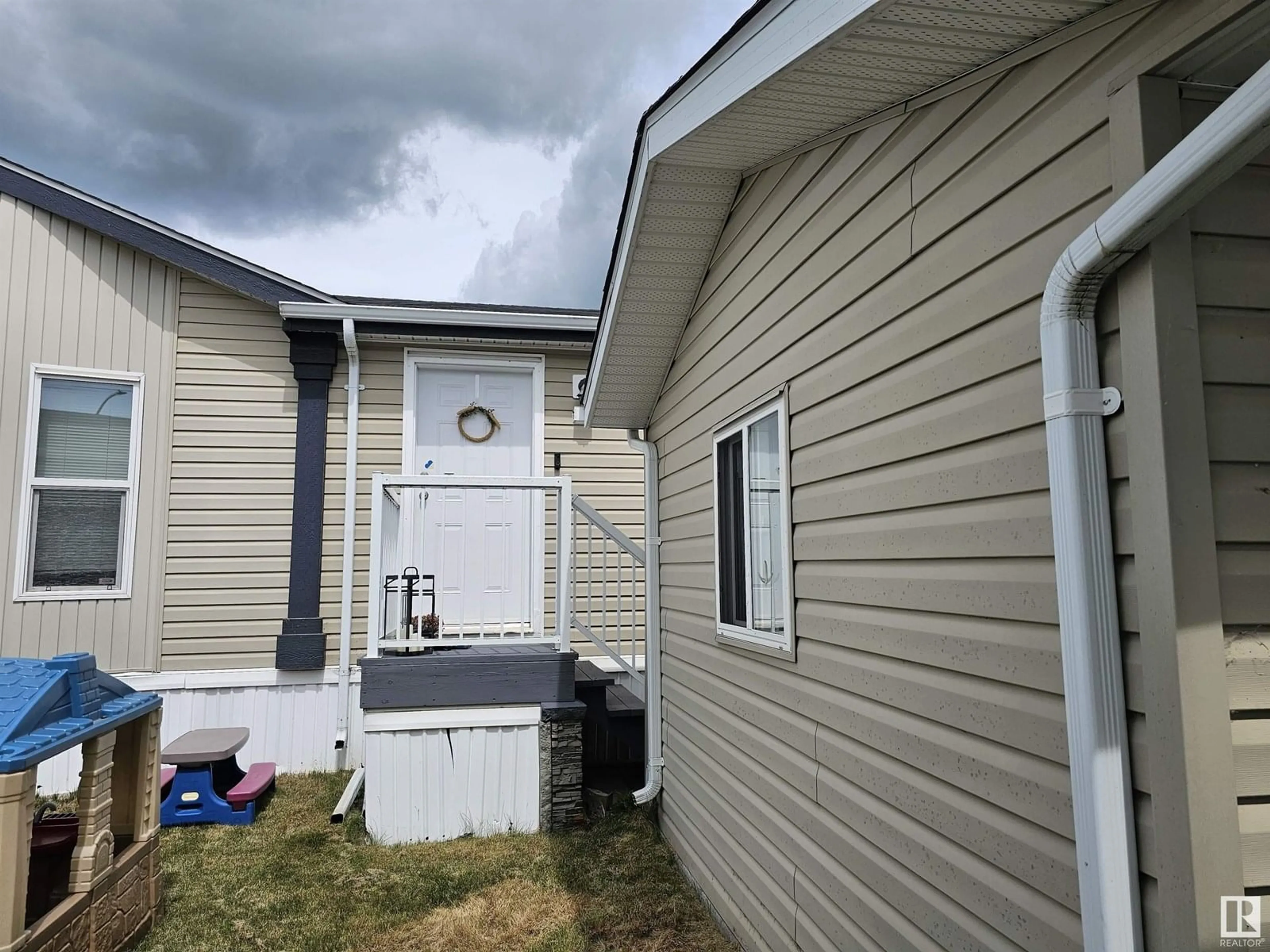 Home with vinyl exterior material, building for 53222 - 1531 RR272, Rural Parkland County Alberta T7X4M4
