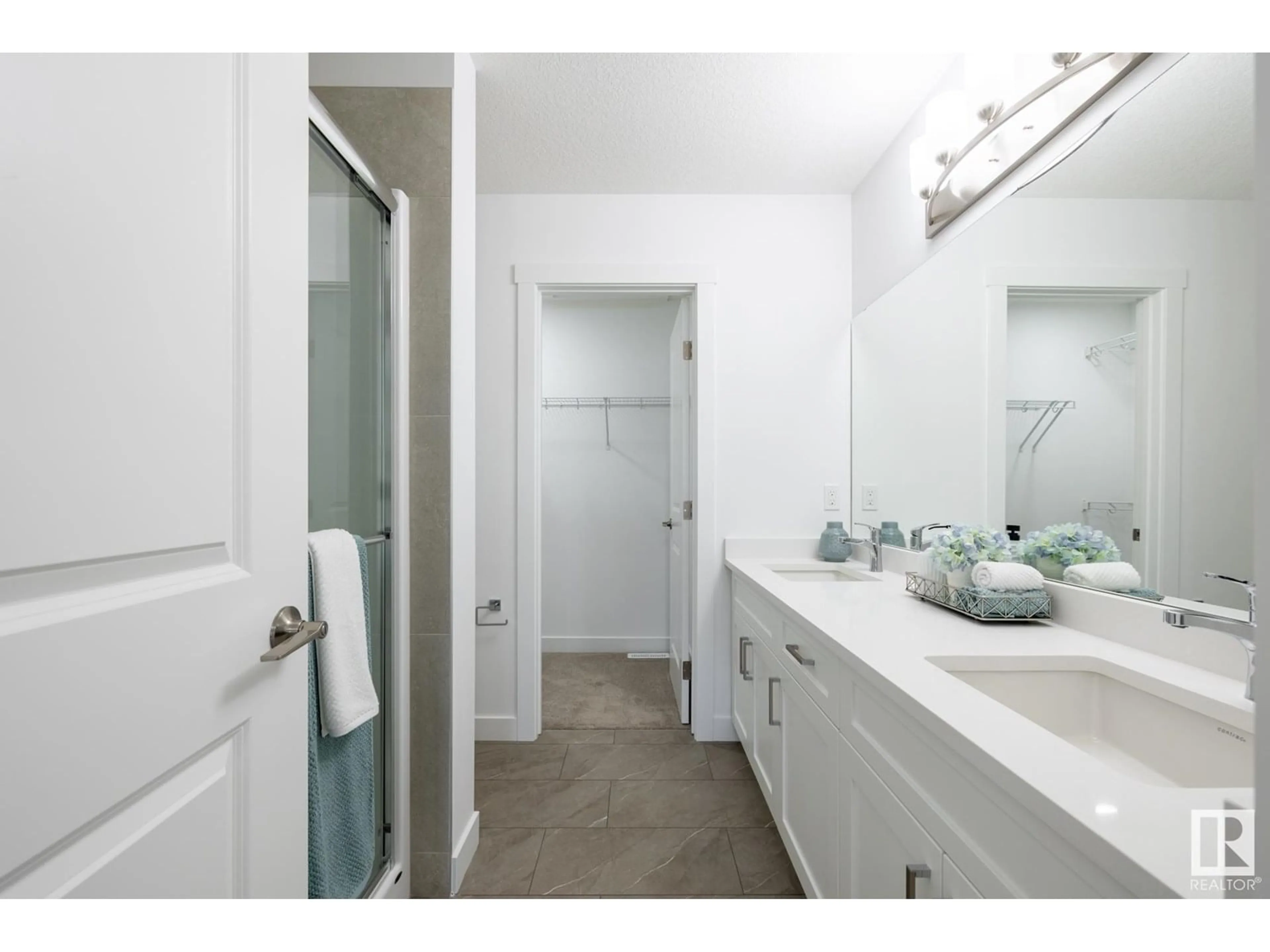Standard bathroom, ceramic/tile floor for 1282 KESWICK DR, Edmonton Alberta T6W5P2