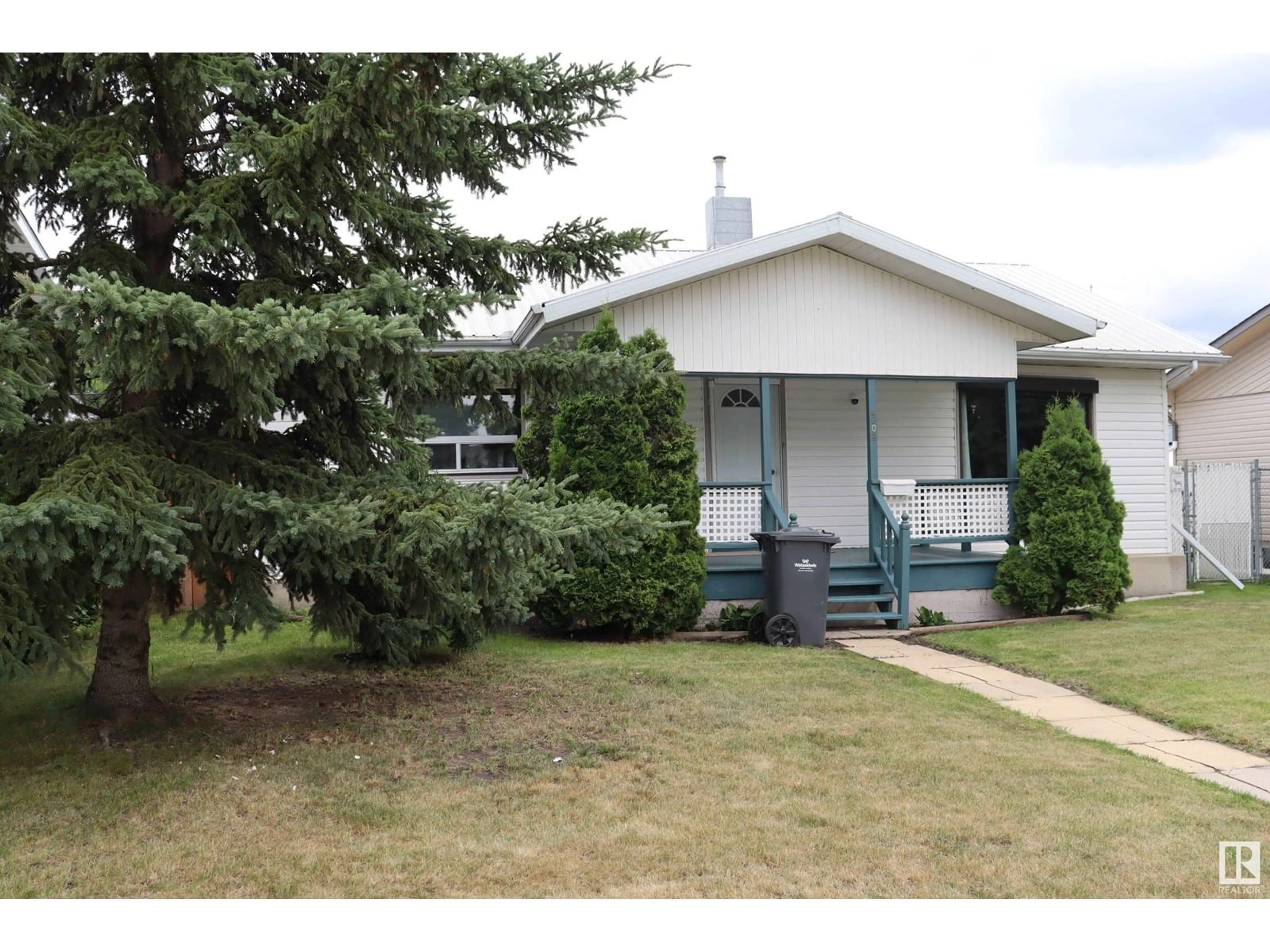 Home with vinyl exterior material, street for 4309 53 ST, Wetaskiwin Alberta T9A1P9