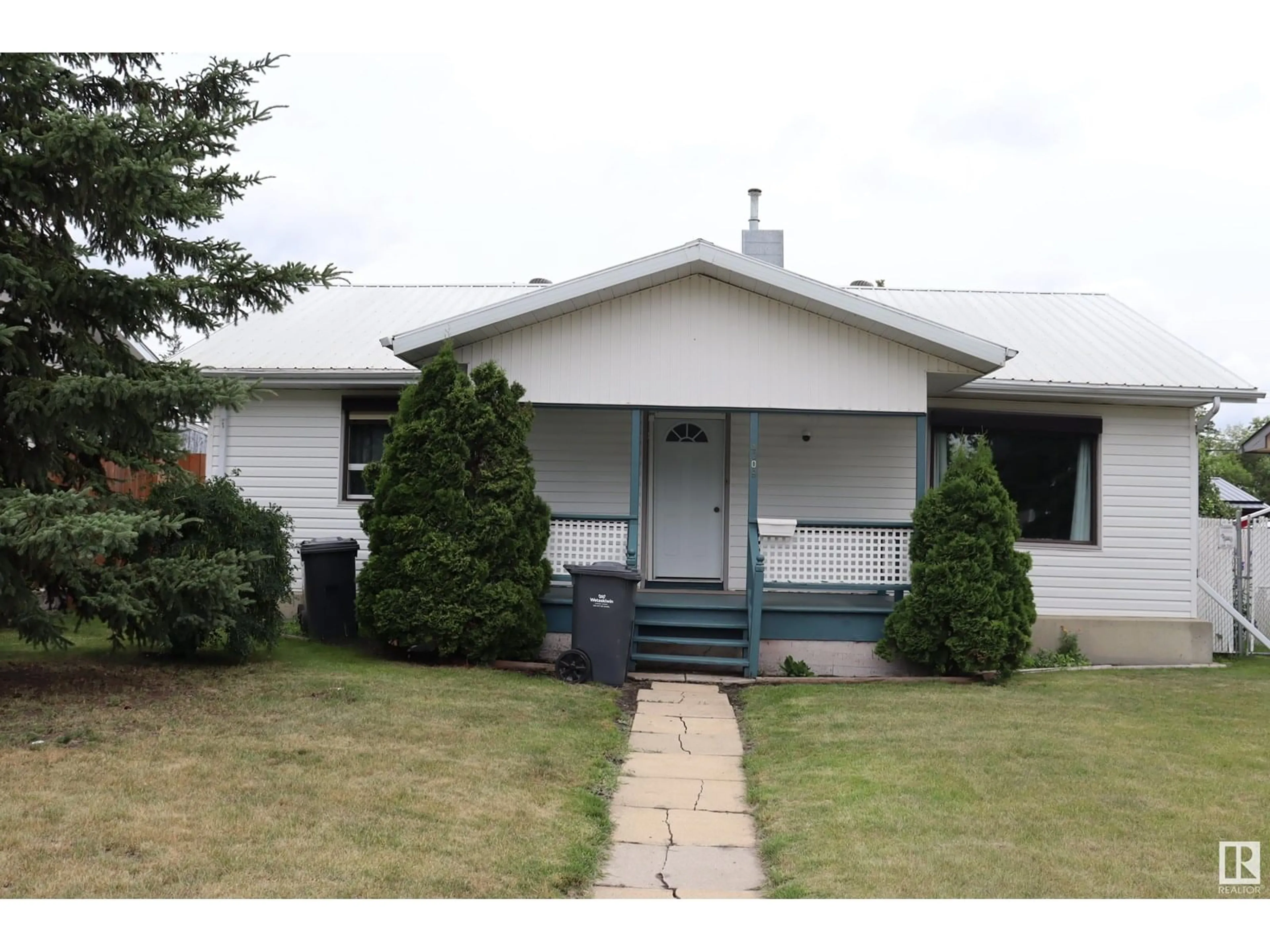 Home with vinyl exterior material, street for 4309 53 ST, Wetaskiwin Alberta T9A1P9