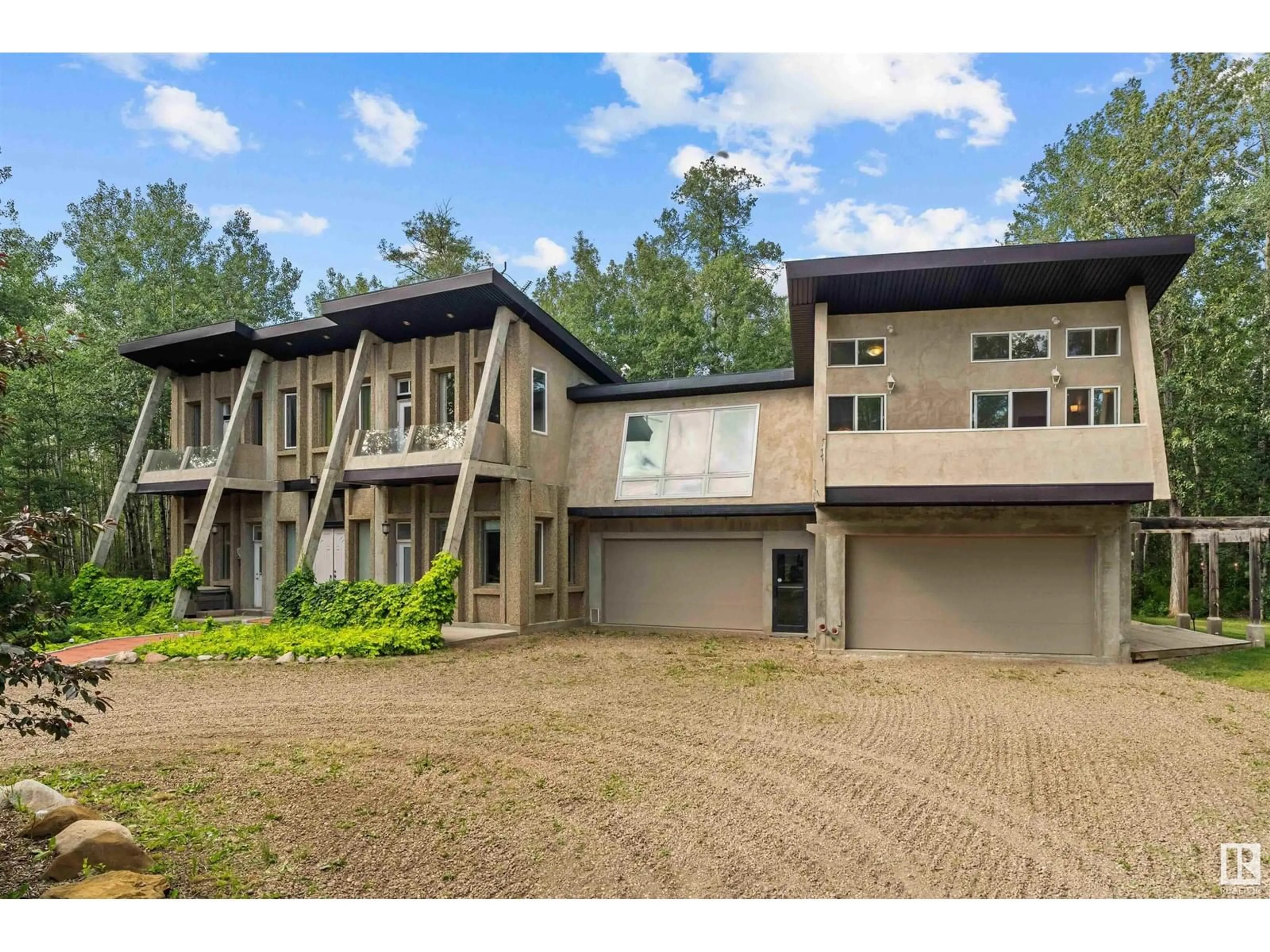 A pic from outside/outdoor area/front of a property/back of a property/a pic from drone, unknown for 16 HONEY VALE AC, Rural Parkland County Alberta T7Y2T8