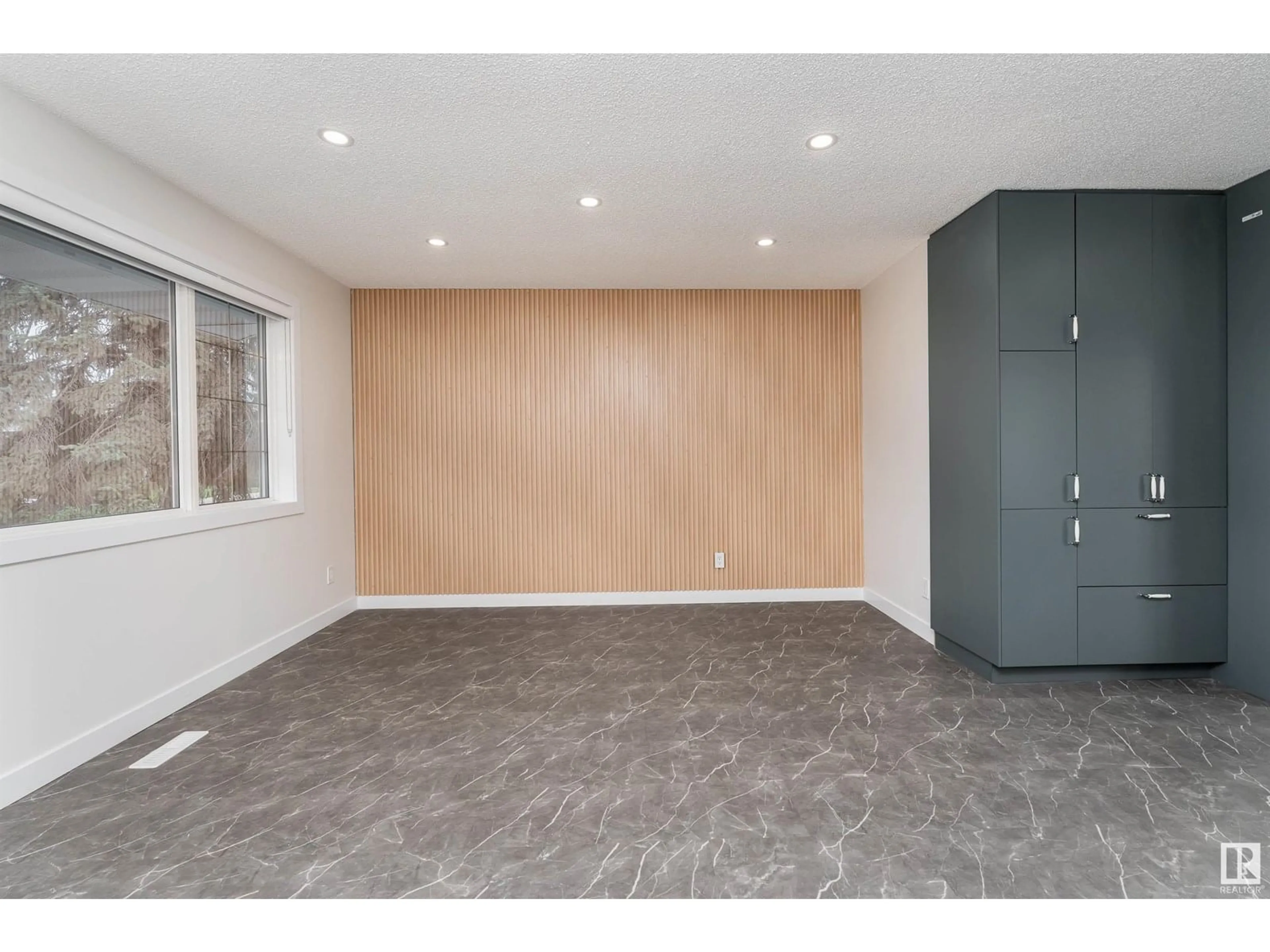 Unknown for NW - 14011 95 ST, Edmonton Alberta T5E3Y6