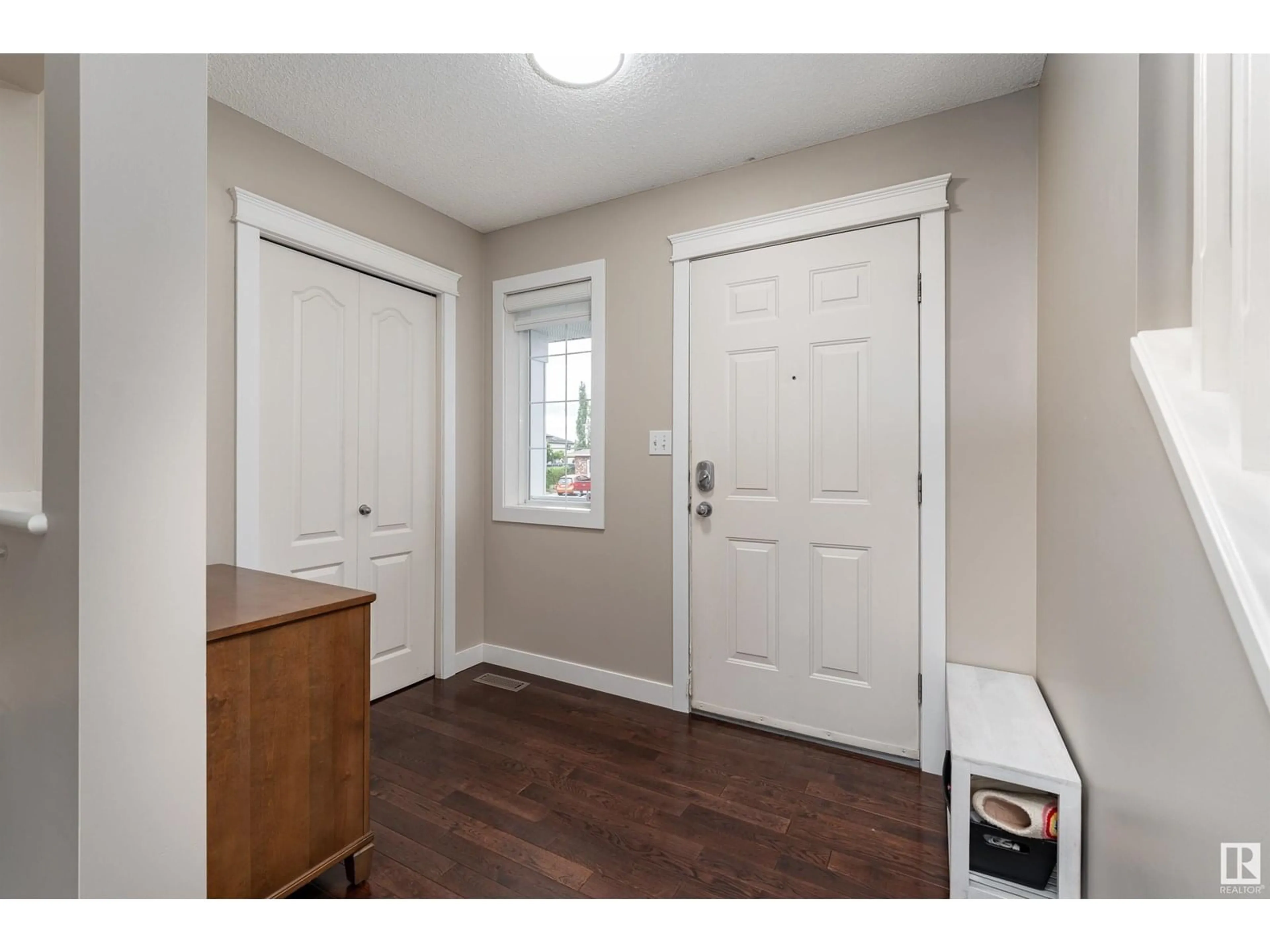 Indoor entryway for 18 CAVAN CR, Sherwood Park Alberta T8H2K6