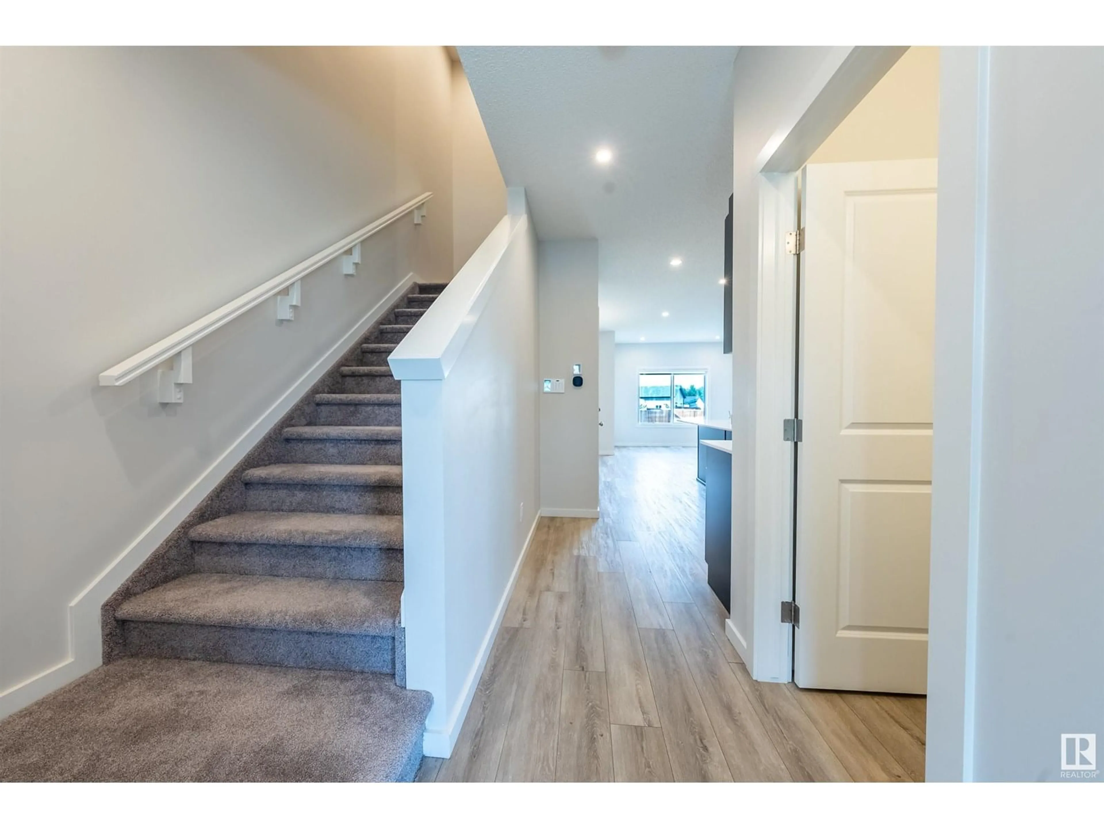 Indoor entryway for 308 36 AV, Edmonton Alberta T6T2P9