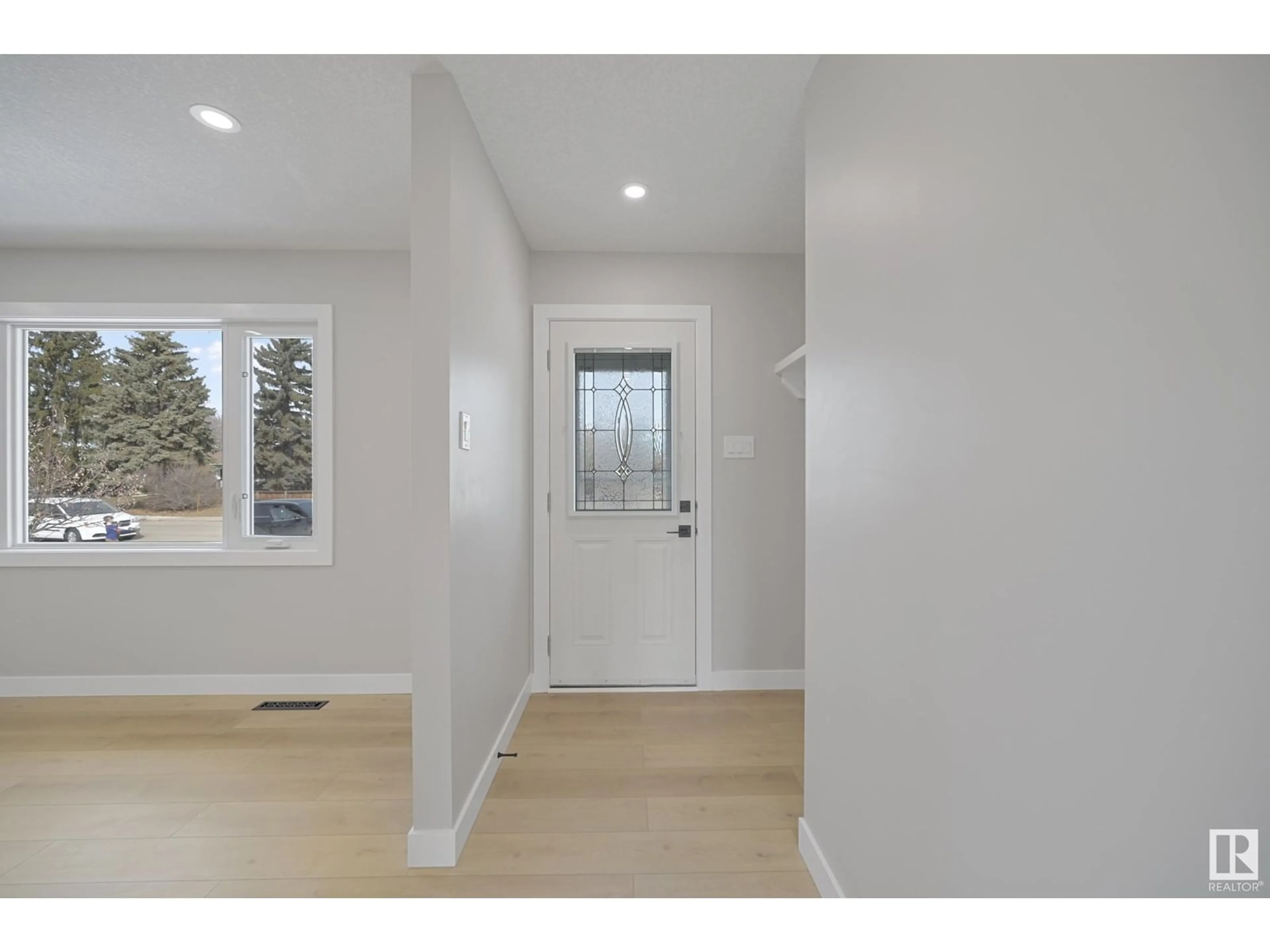 Indoor entryway for 15705 86 AV NW, Edmonton Alberta T5R4C5