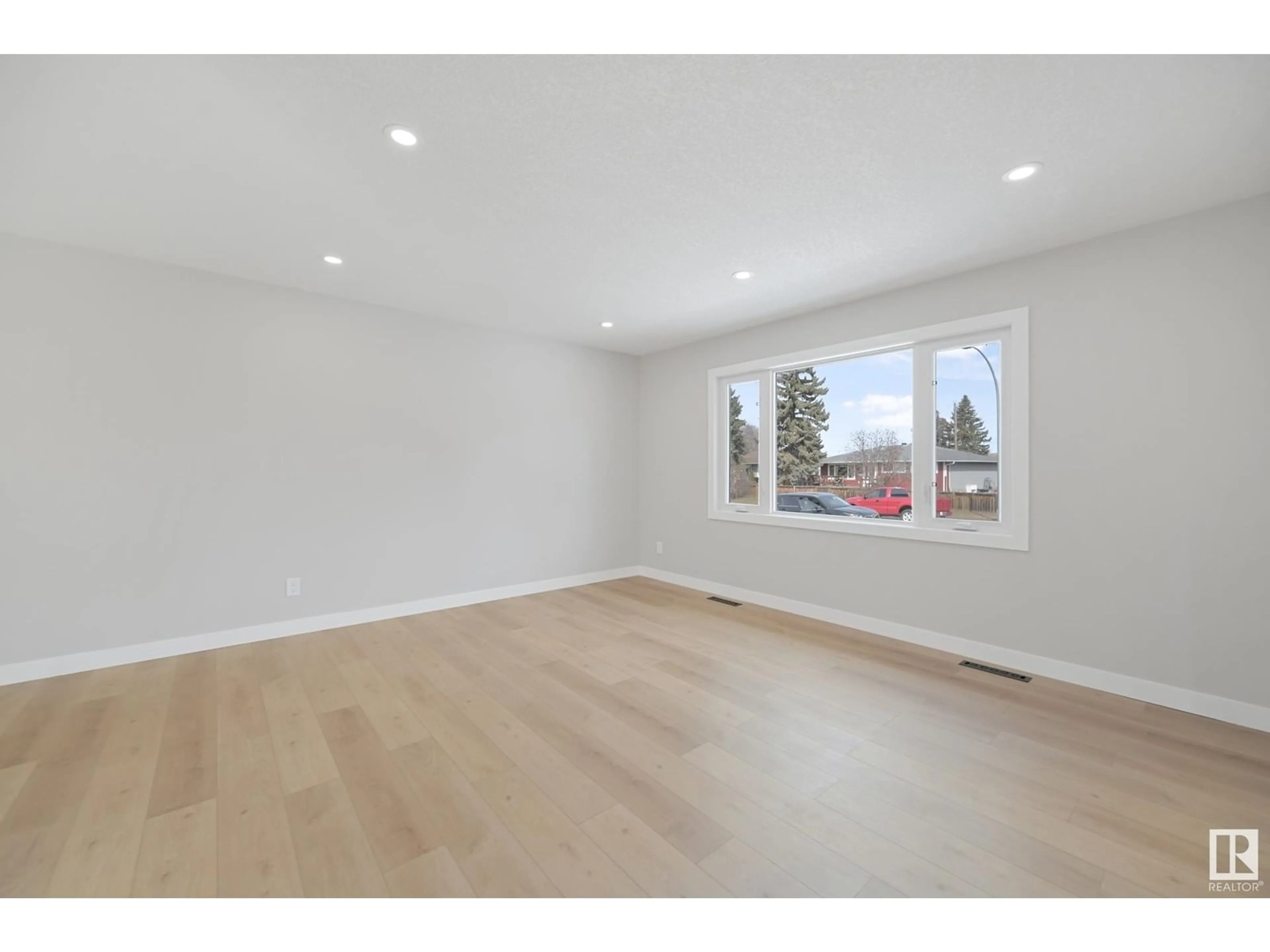 A pic of a room for 15705 86 AV NW, Edmonton Alberta T5R4C5