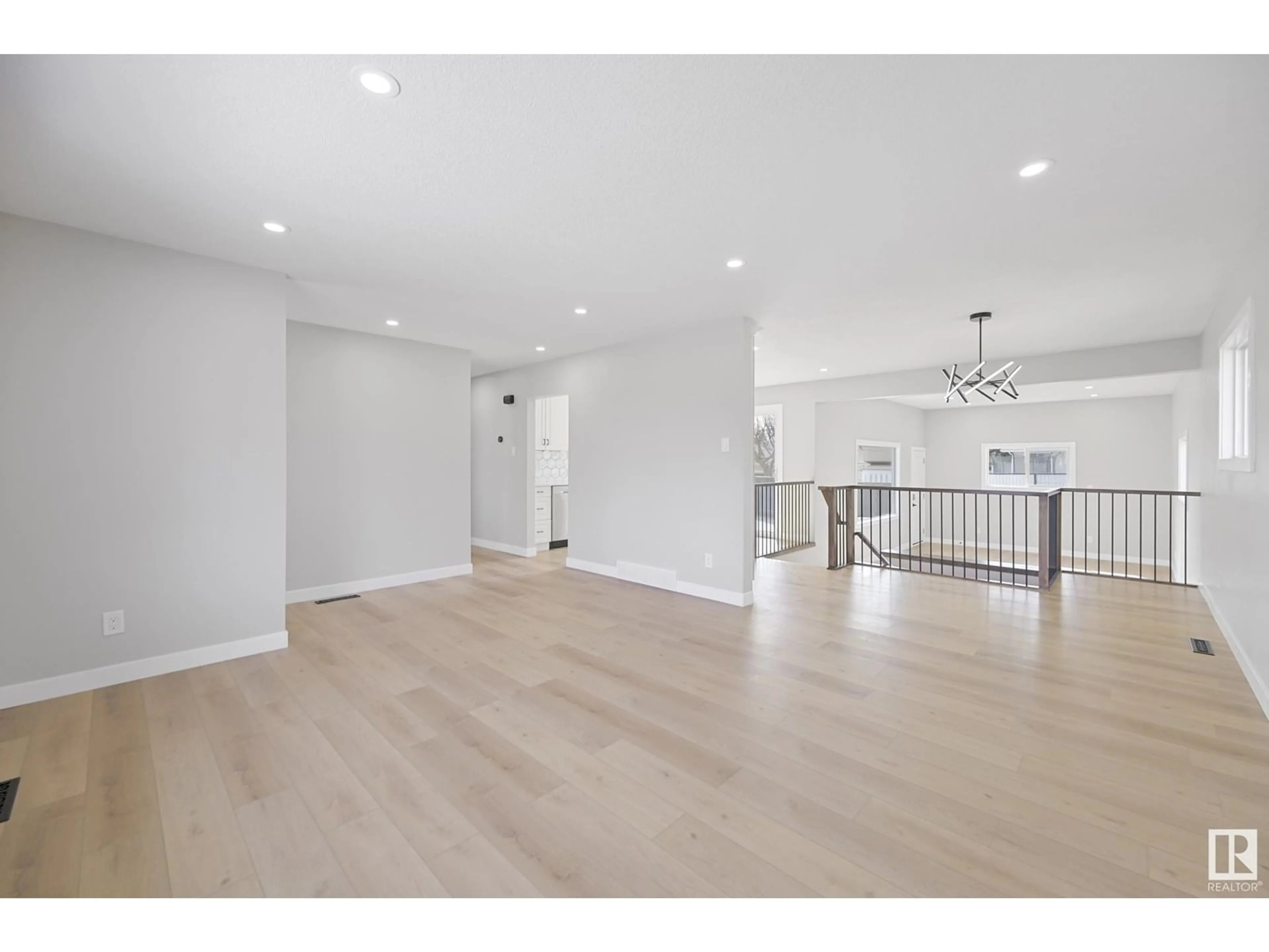 Unknown for 15705 86 AV NW, Edmonton Alberta T5R4C5