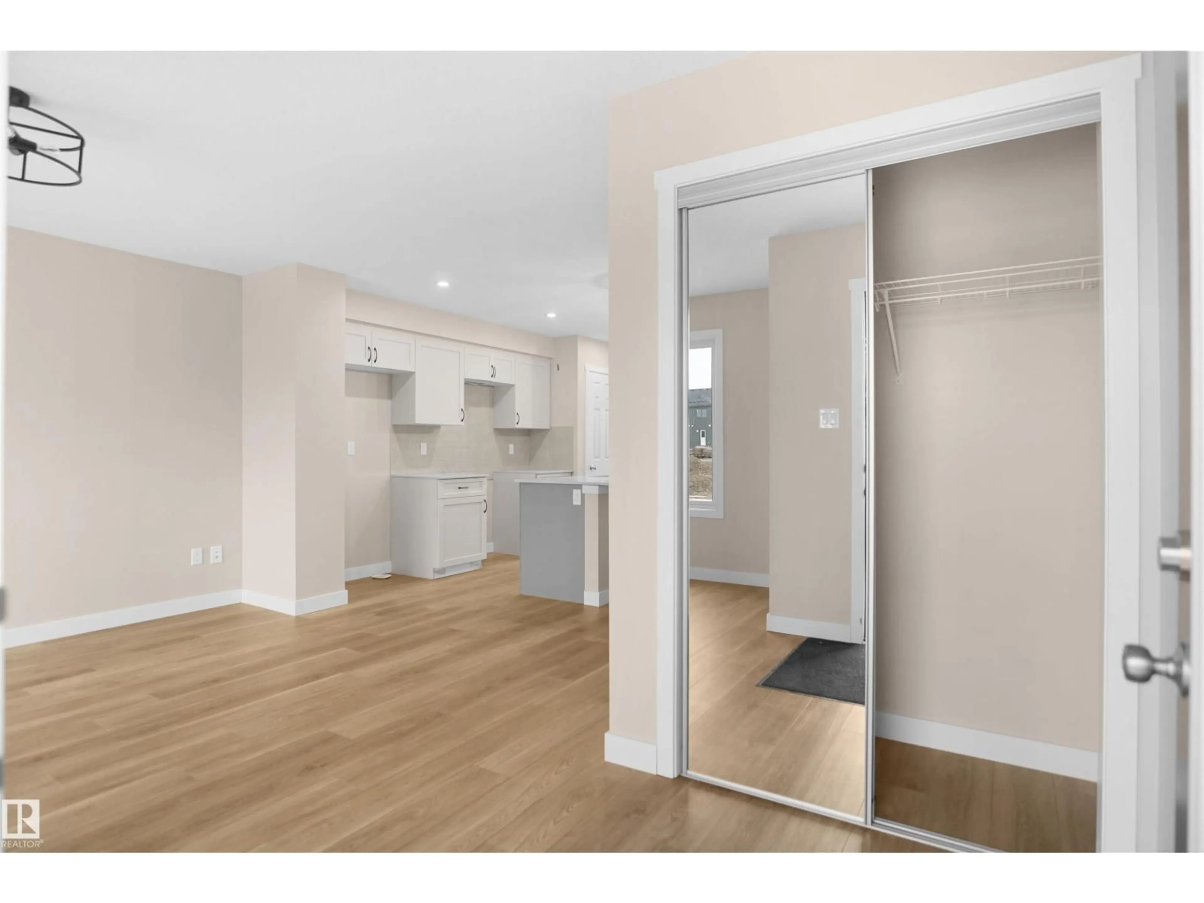 Unknown for 626 176 AV, Edmonton Alberta T5Y4G1