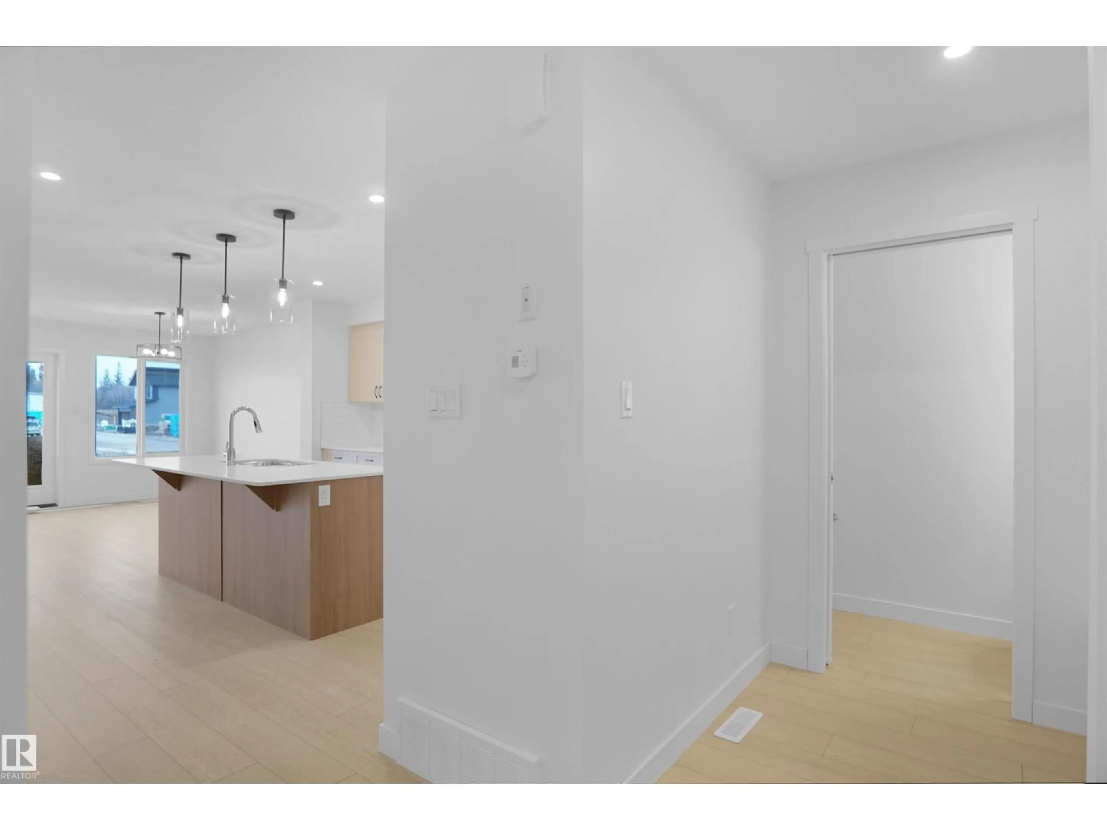 Unknown for 614 176 AV, Edmonton Alberta T5Y4G1