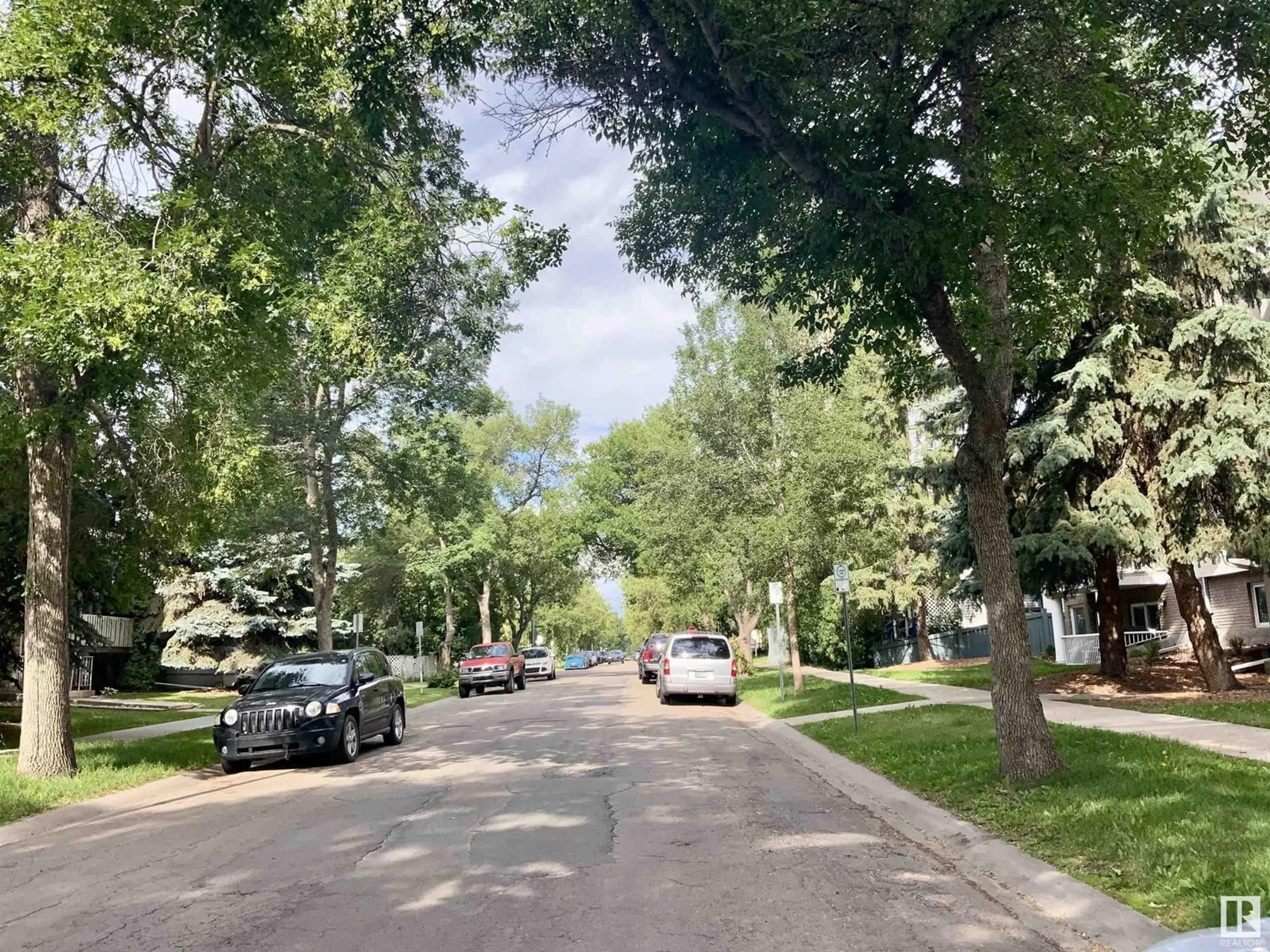 Blurry image for 34 9914 80 AV NW, Edmonton Alberta T6E6L6