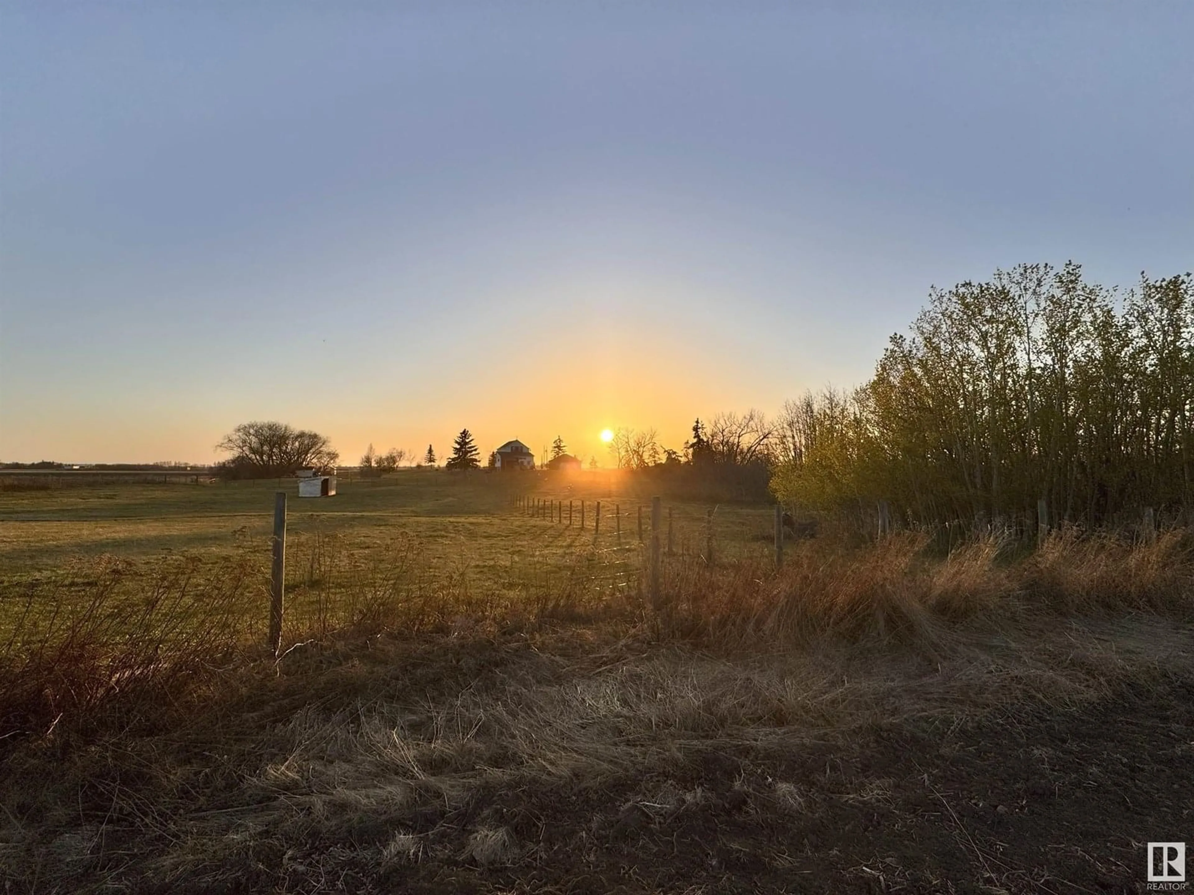 Blurry image for 49231 HWY 814 NW, Rural Leduc County Alberta T4X2R1