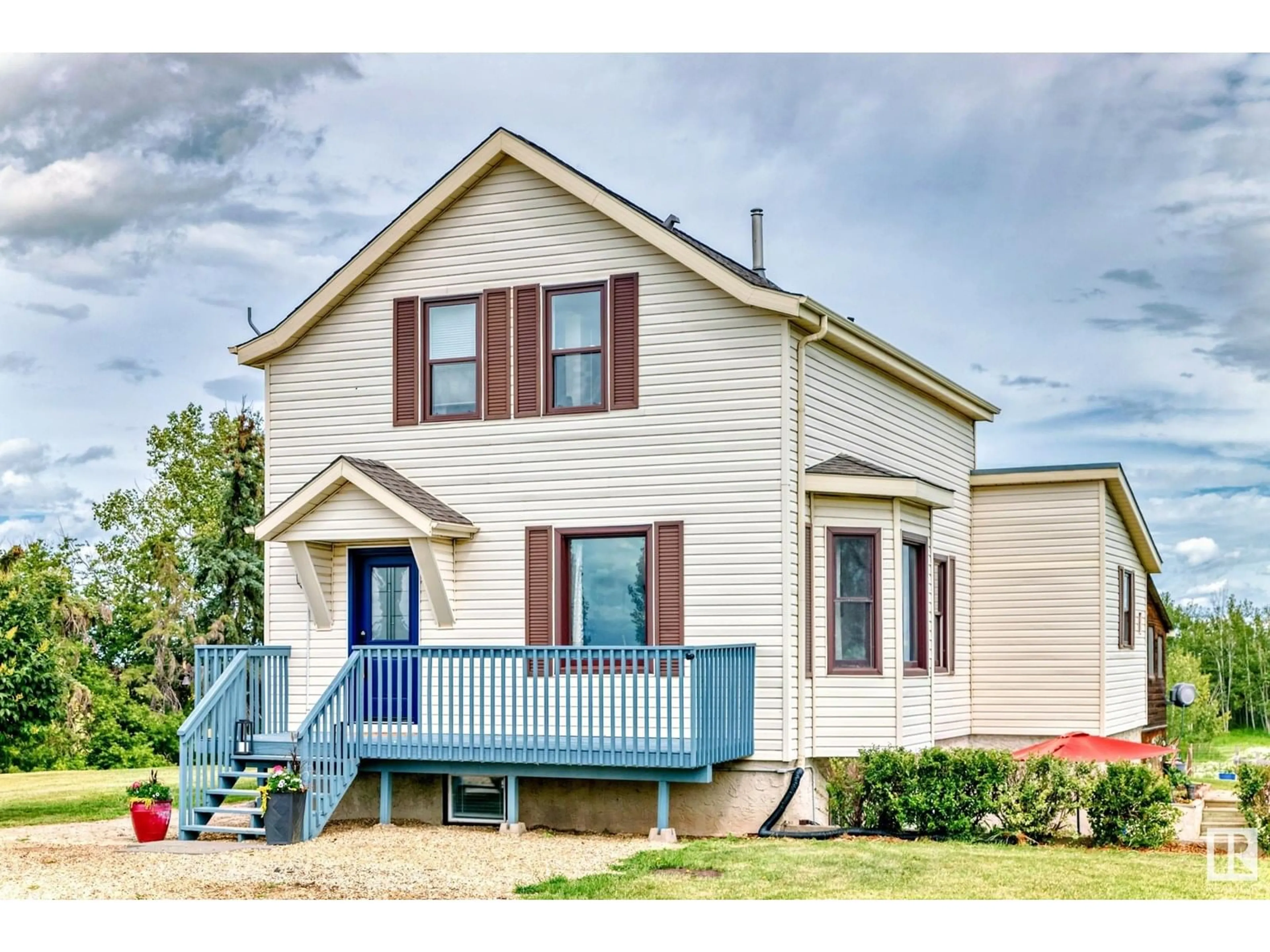Home with vinyl exterior material, street for 49231 HWY 814 NW, Rural Leduc County Alberta T4X2R1