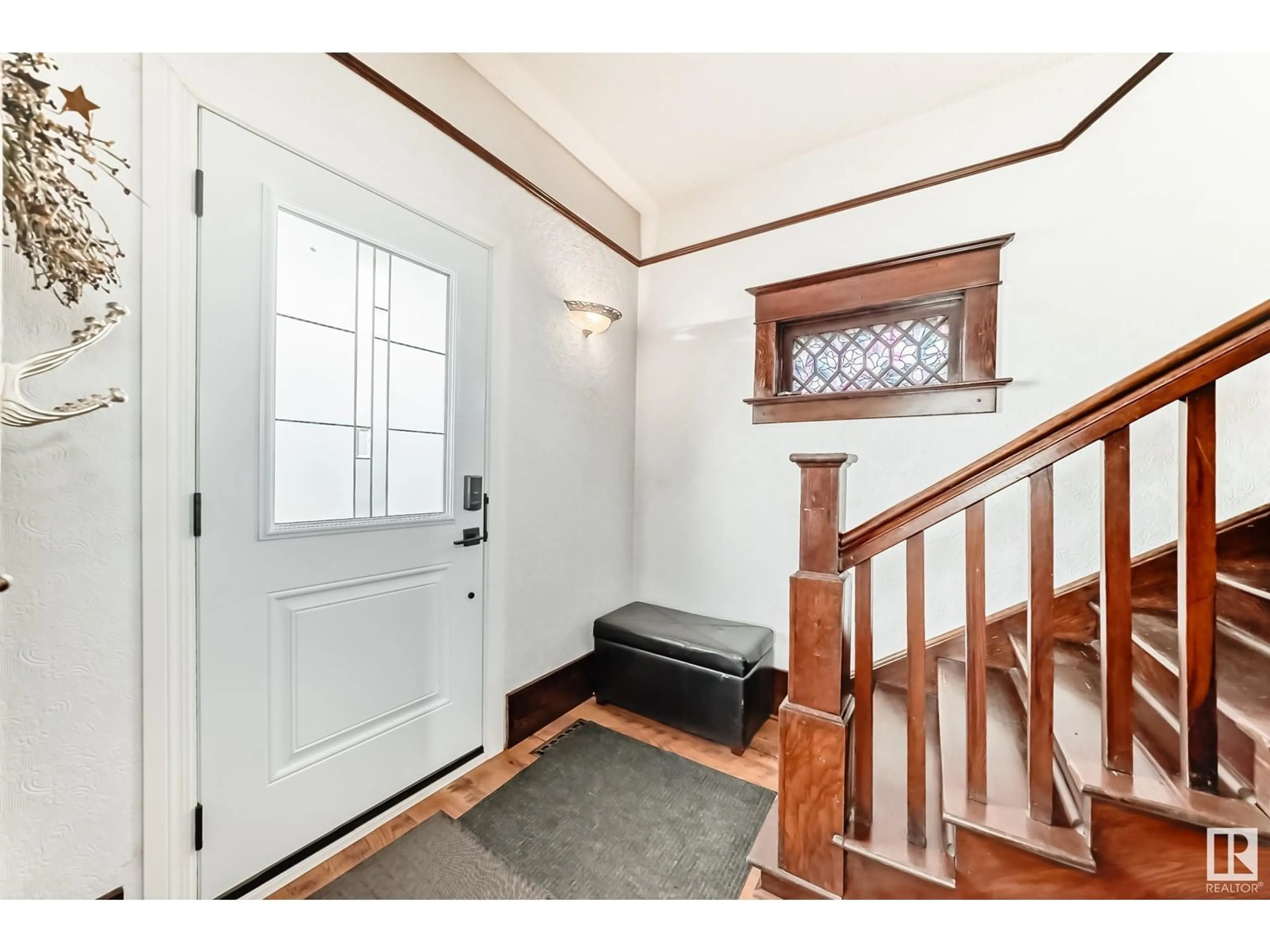 Indoor entryway for 49231 HWY 814 NW, Rural Leduc County Alberta T4X2R1