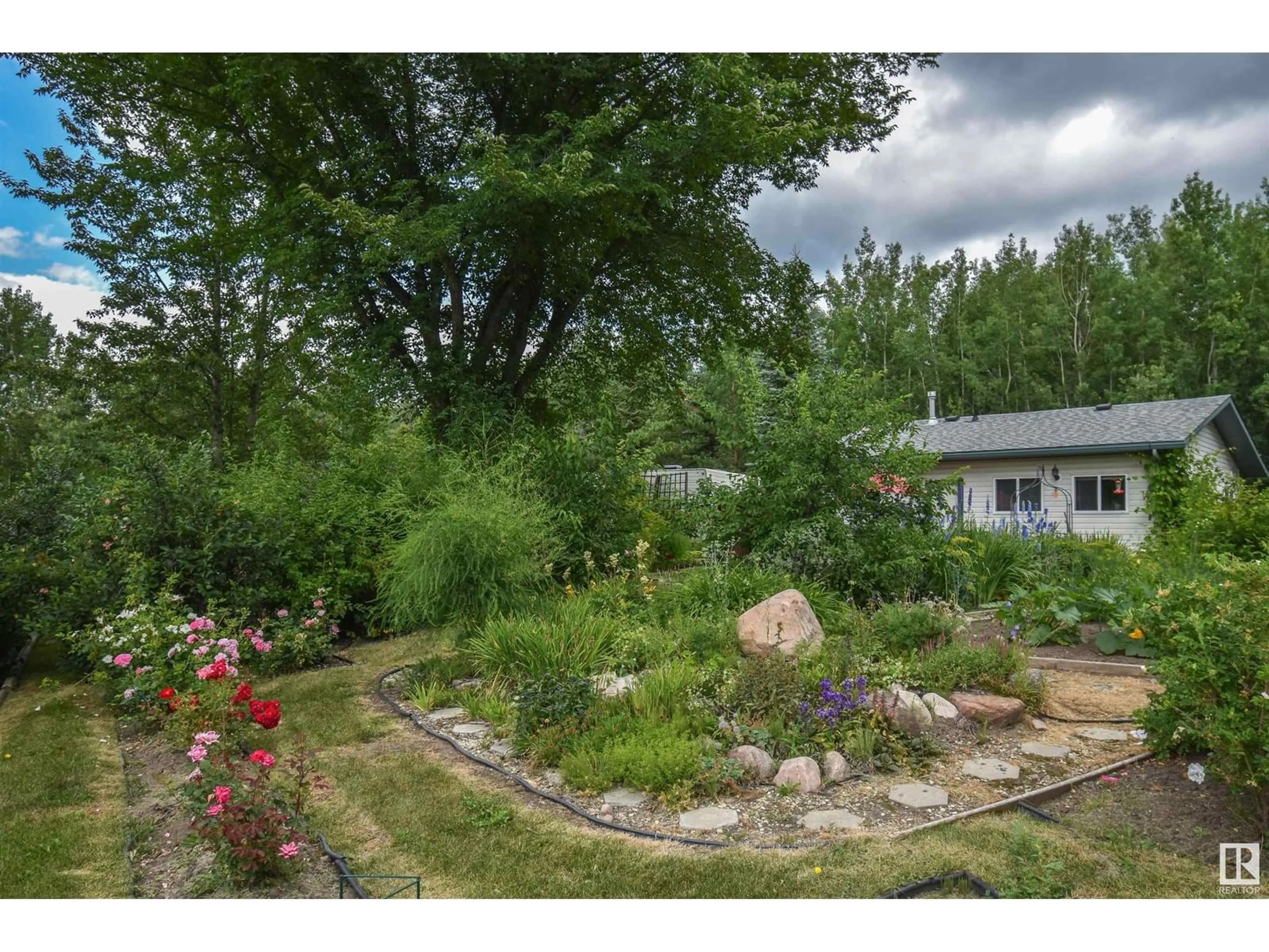A pic from outside/outdoor area/front of a property/back of a property/a pic from drone, unknown for 1 - 54429 STE. ANNE TRAIL, Rural Lac Ste. Anne County Alberta T0E0A0