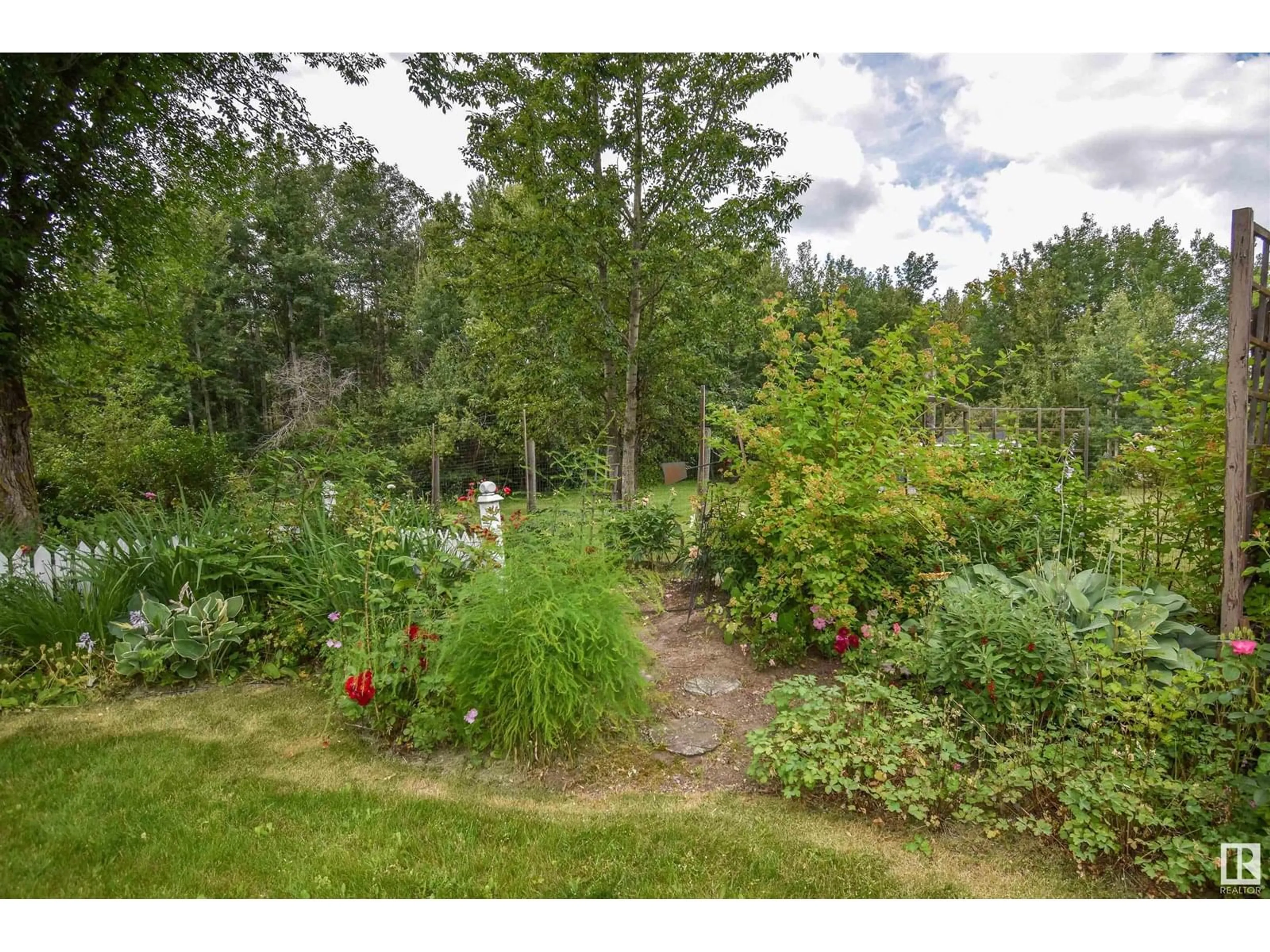 Patio, forest/trees view for 1 - 54429 STE. ANNE TRAIL, Rural Lac Ste. Anne County Alberta T0E0A0