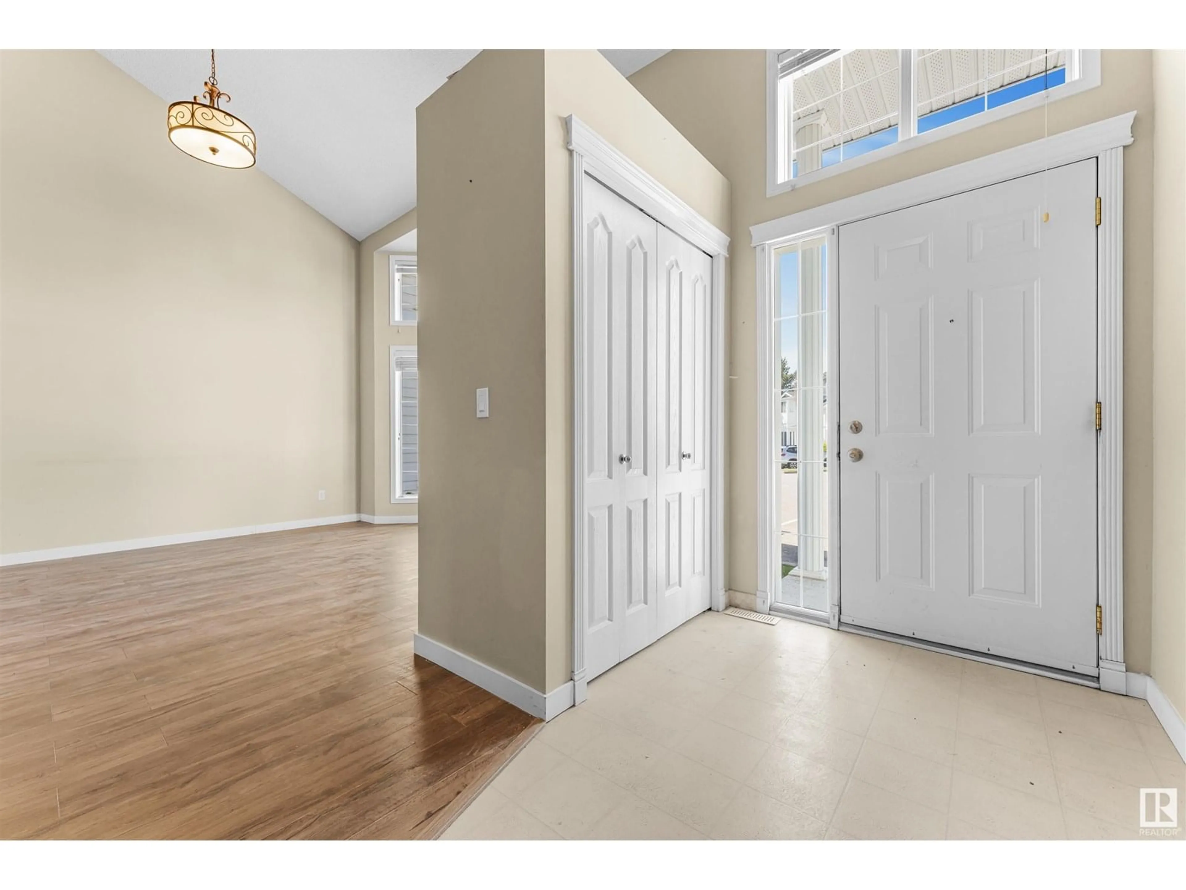 Indoor entryway for 82 - 3380 28A AV NW, Edmonton Alberta T6T1V4