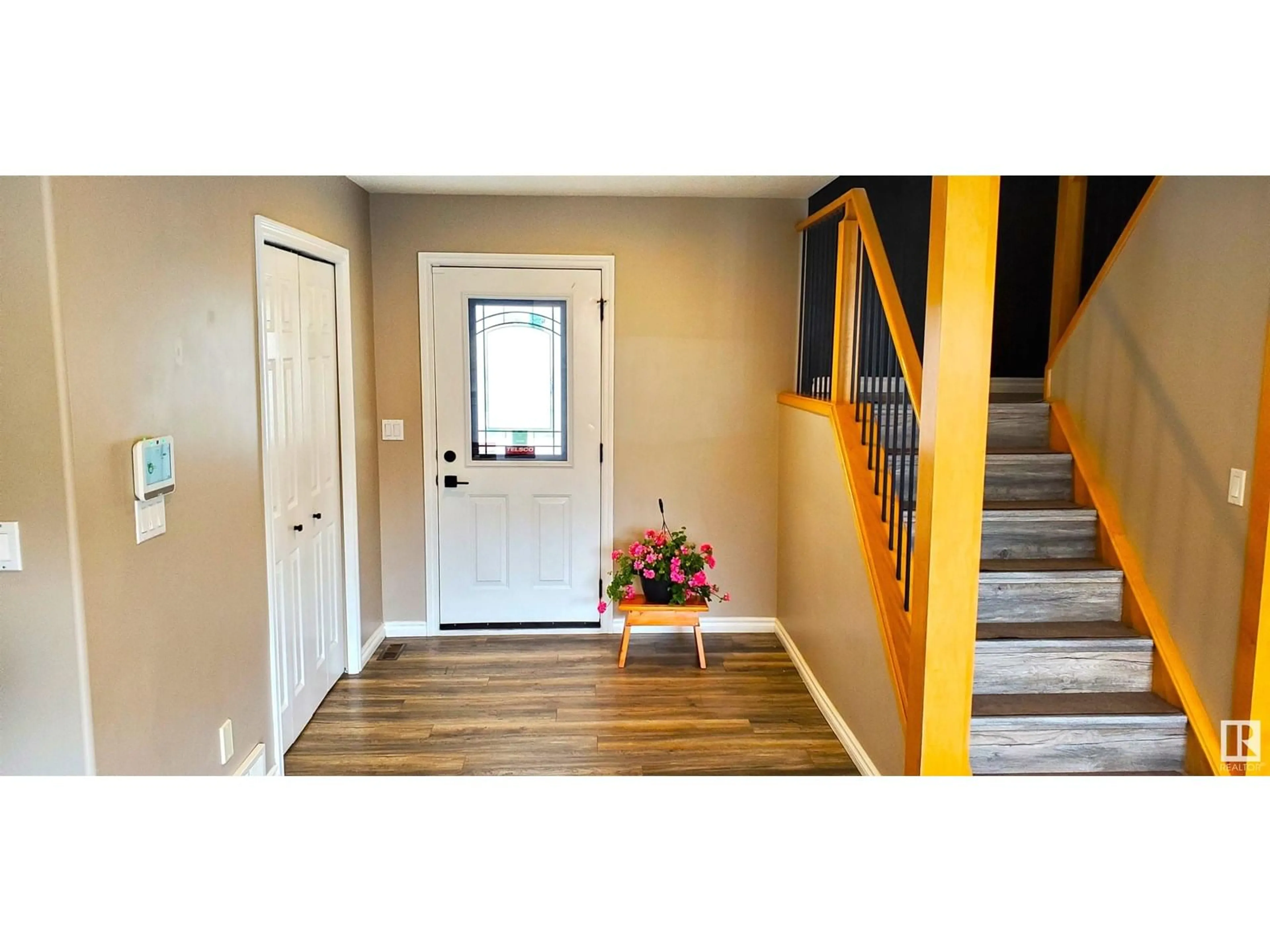 Indoor entryway for NW - 11618 173A AV, Edmonton Alberta T5X6C5