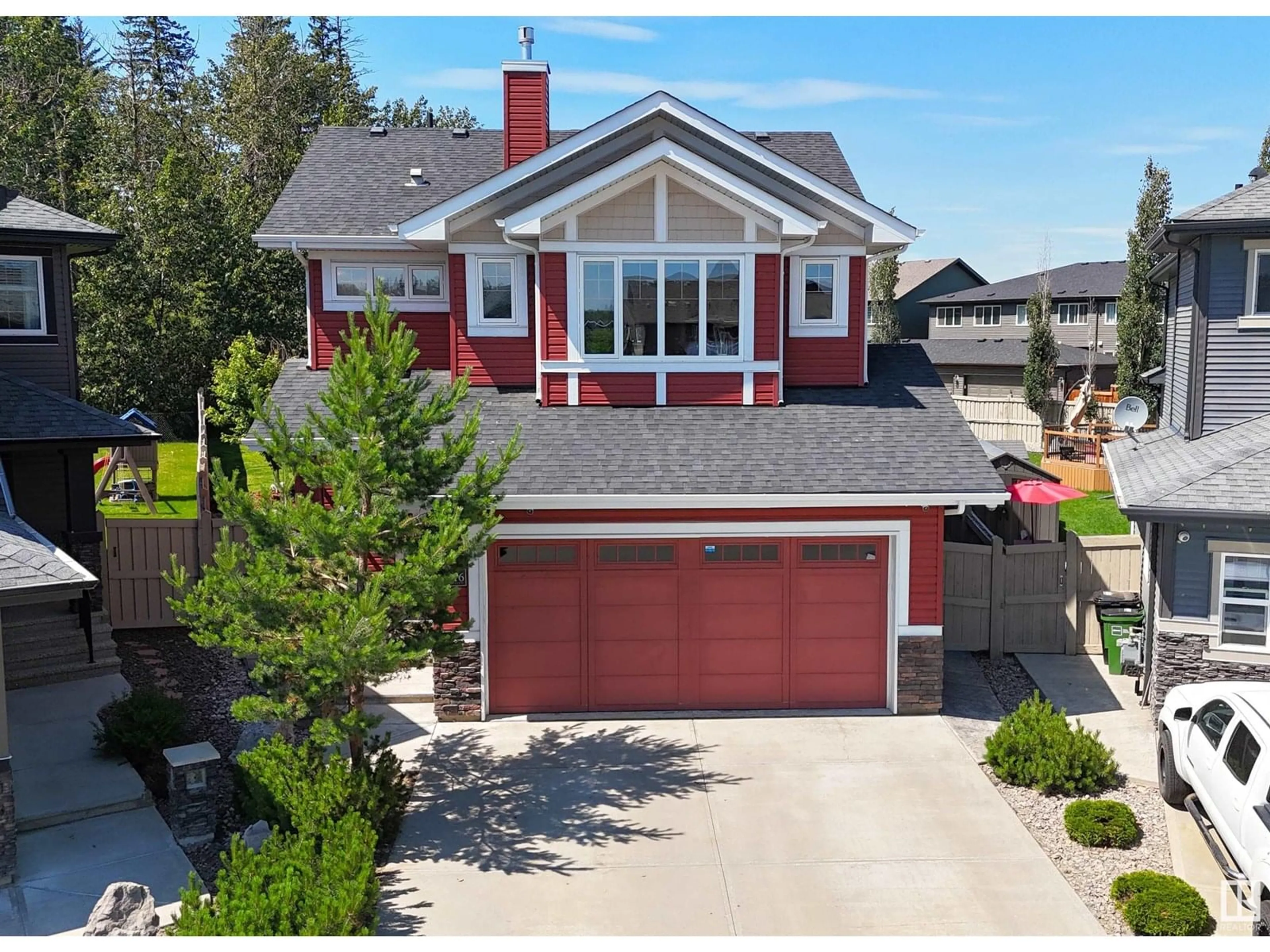 A pic from outside/outdoor area/front of a property/back of a property/a pic from drone, street for 5616 EDWORTHY CO NW, Edmonton Alberta T6M0N7
