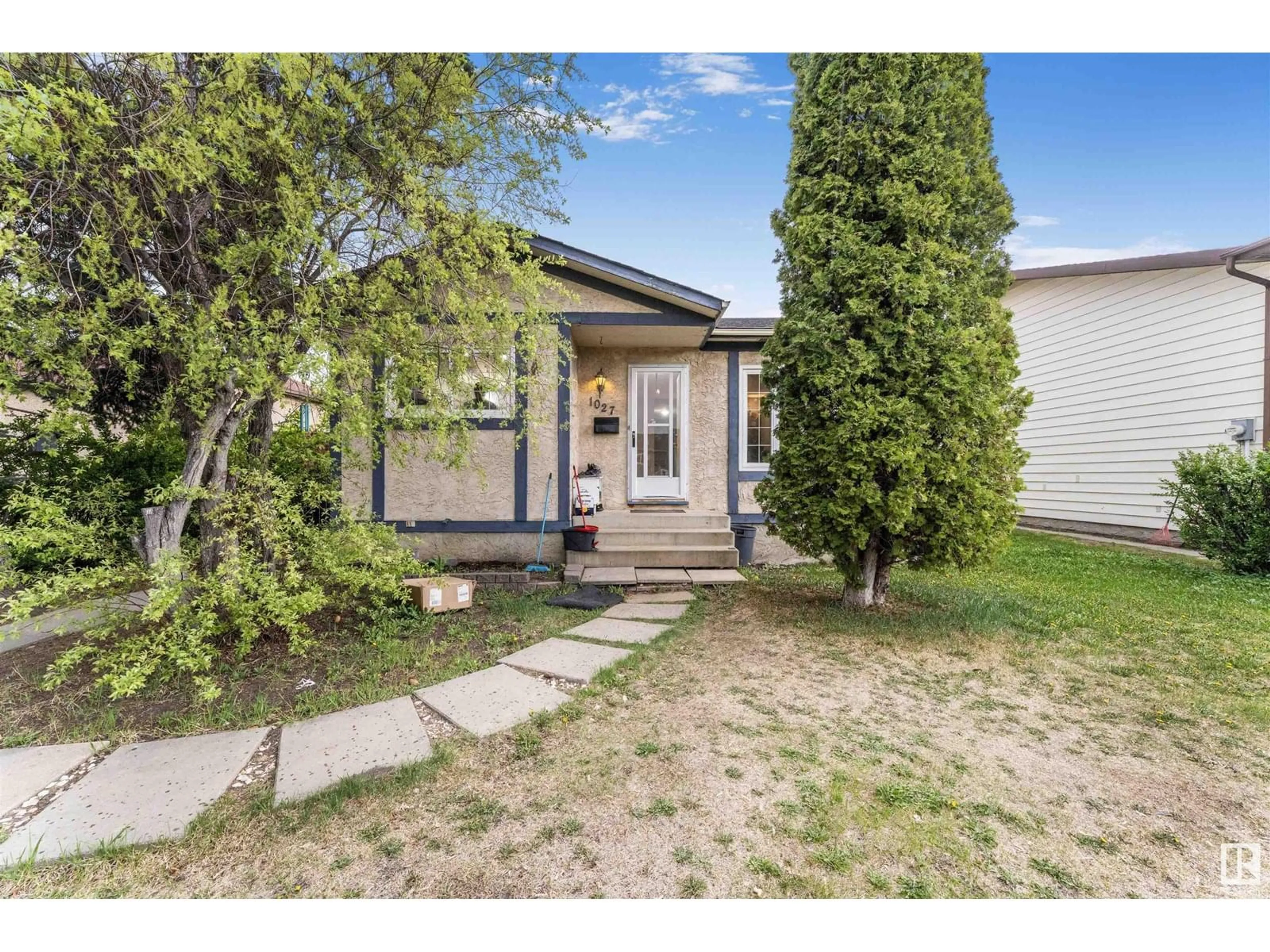 Home with vinyl exterior material, street for 1027 61 ST, Edmonton Alberta T6L3W2