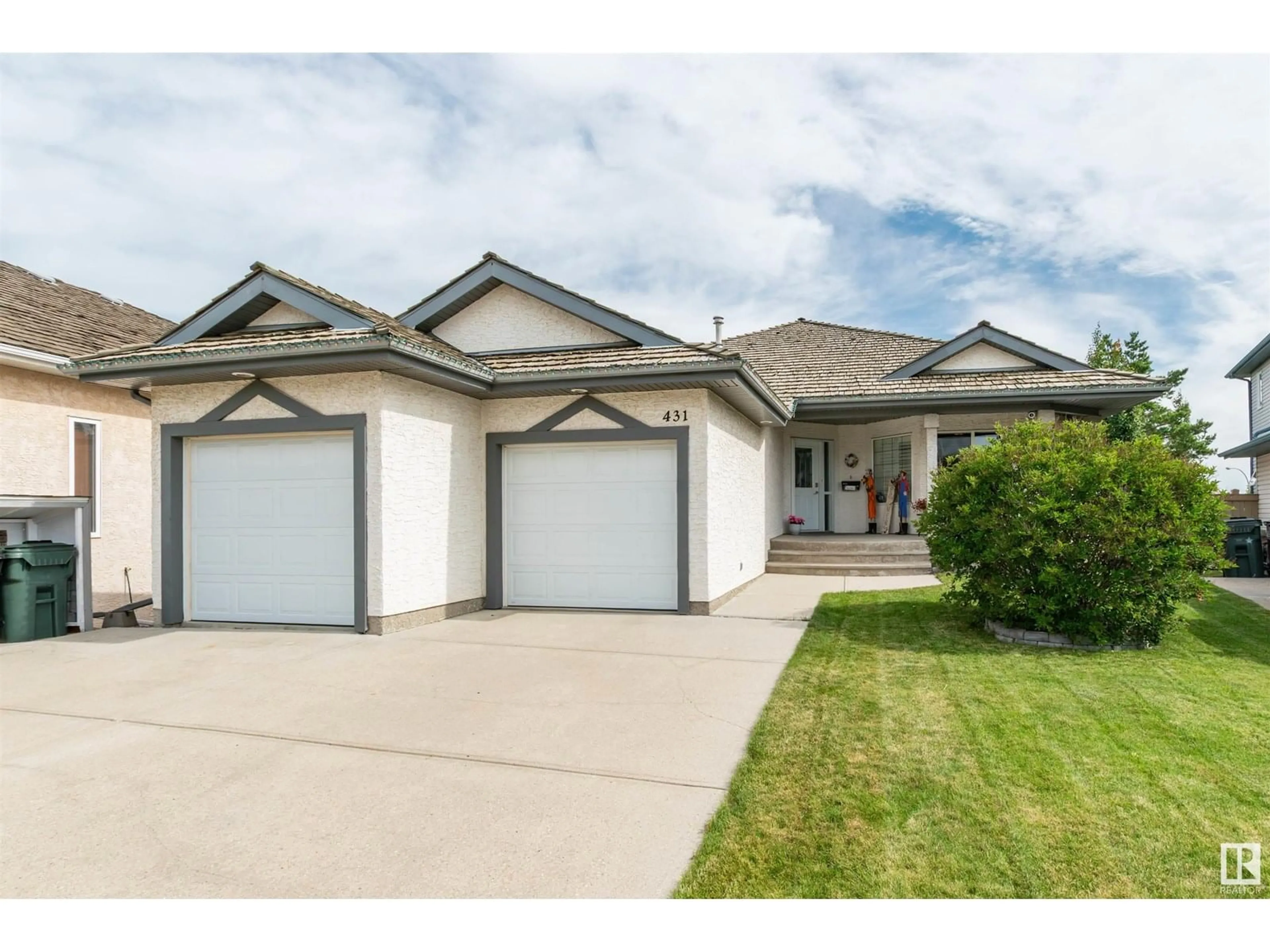Home with vinyl exterior material, street for 431 NORWAY CR, Sherwood Park Alberta T8A5Z4