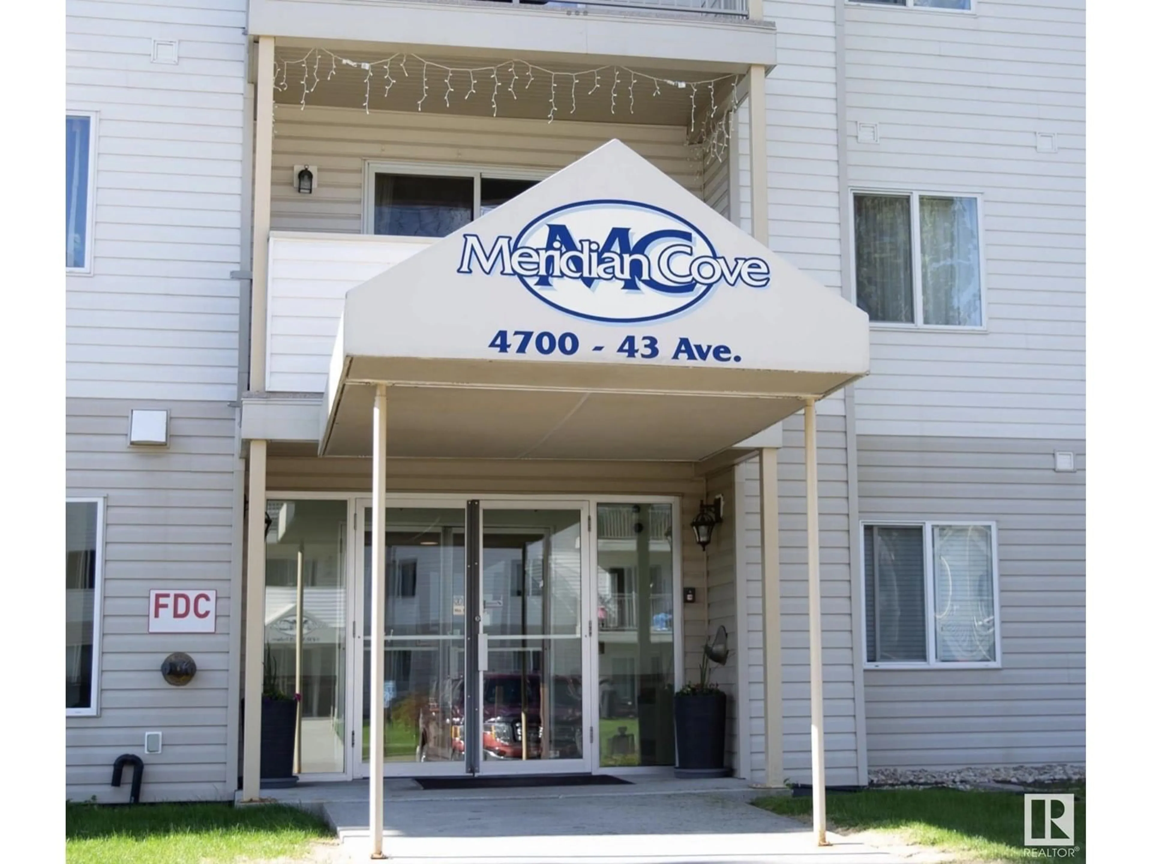 Indoor foyer for 302 - 4700 43 AV, Stony Plain Alberta T7Z2S6