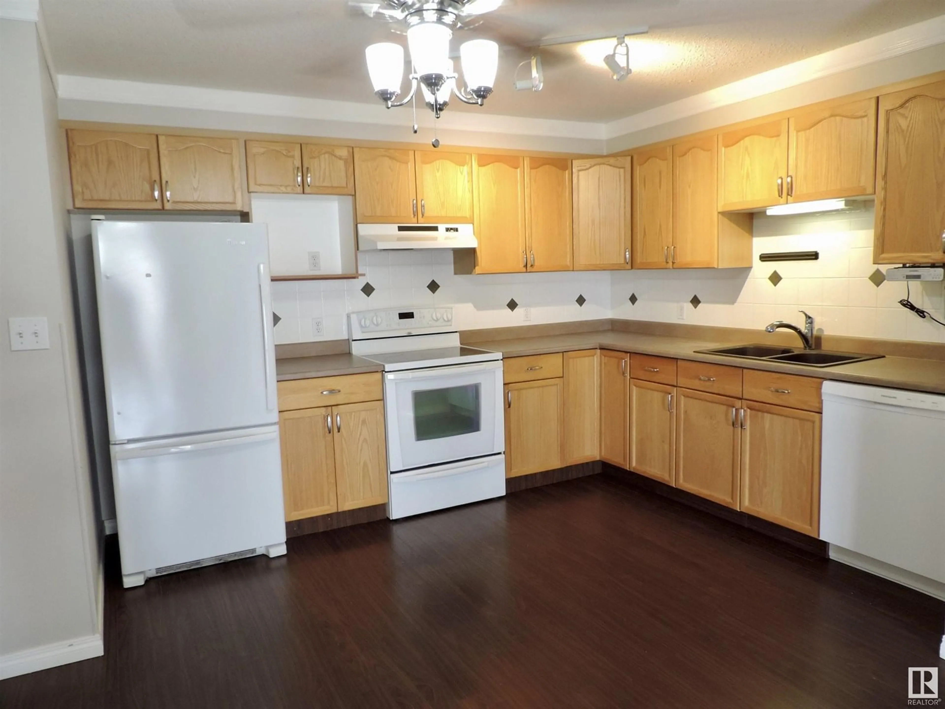 Standard kitchen, wood/laminate floor for 302 - 4700 43 AV, Stony Plain Alberta T7Z2S6