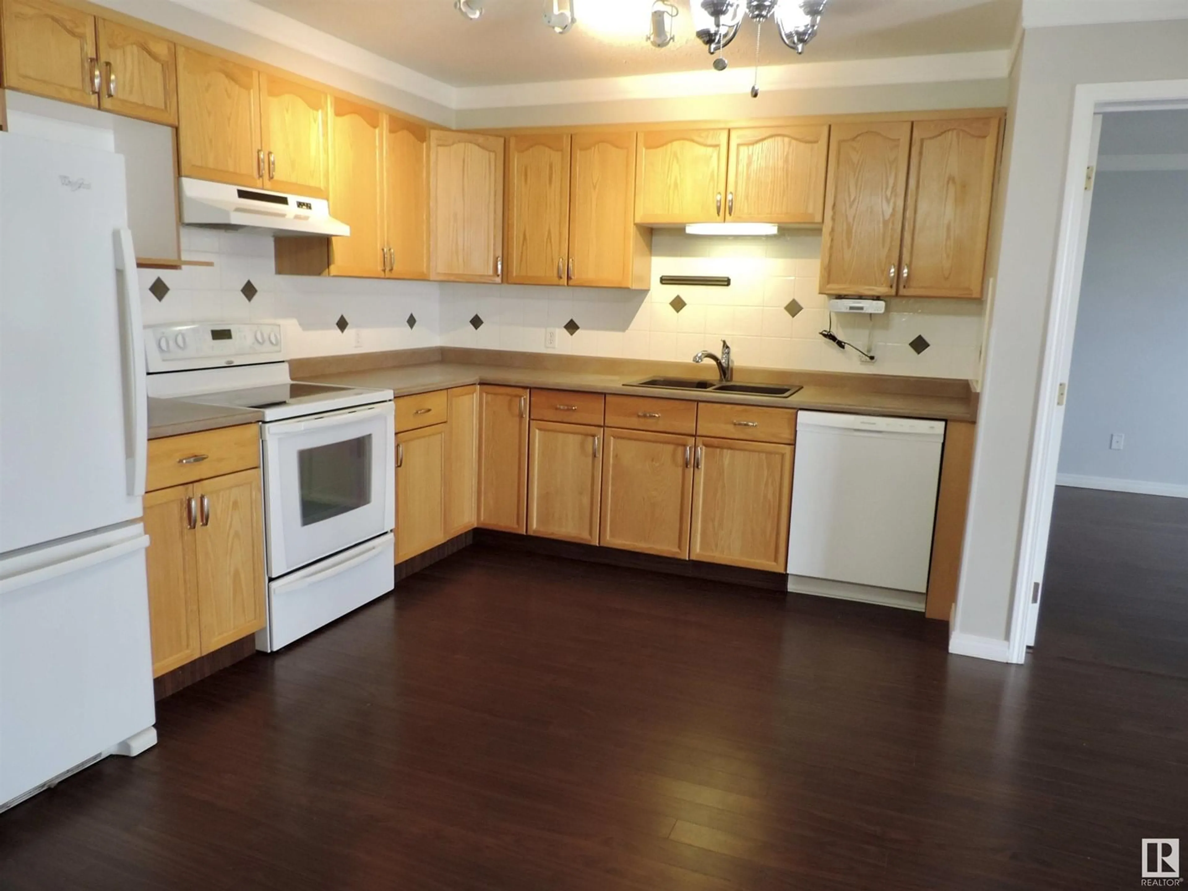 Standard kitchen, wood/laminate floor for 302 - 4700 43 AV, Stony Plain Alberta T7Z2S6