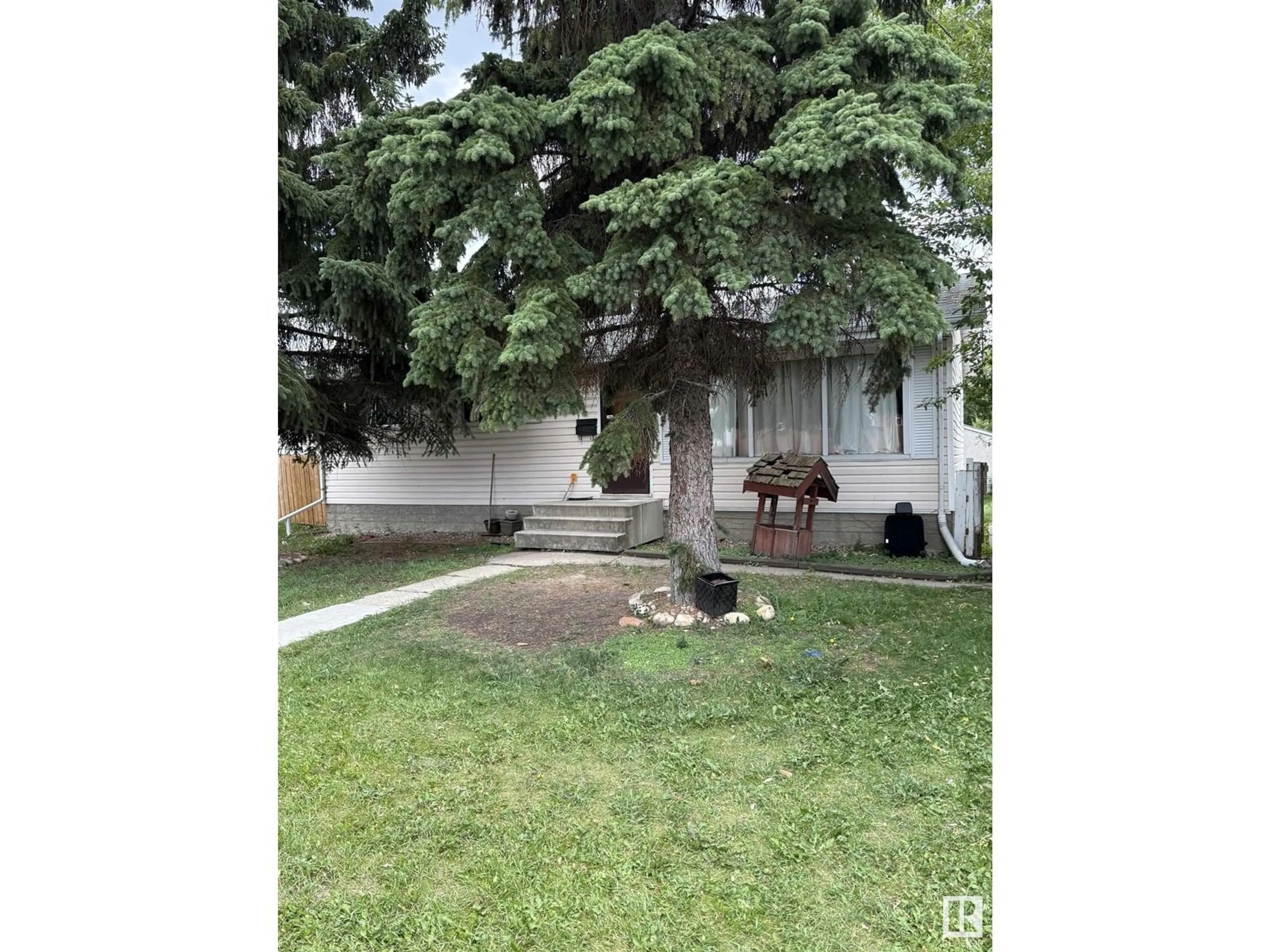 Patio, street for NW - 10115 135 AV, Edmonton Alberta T5E1N9