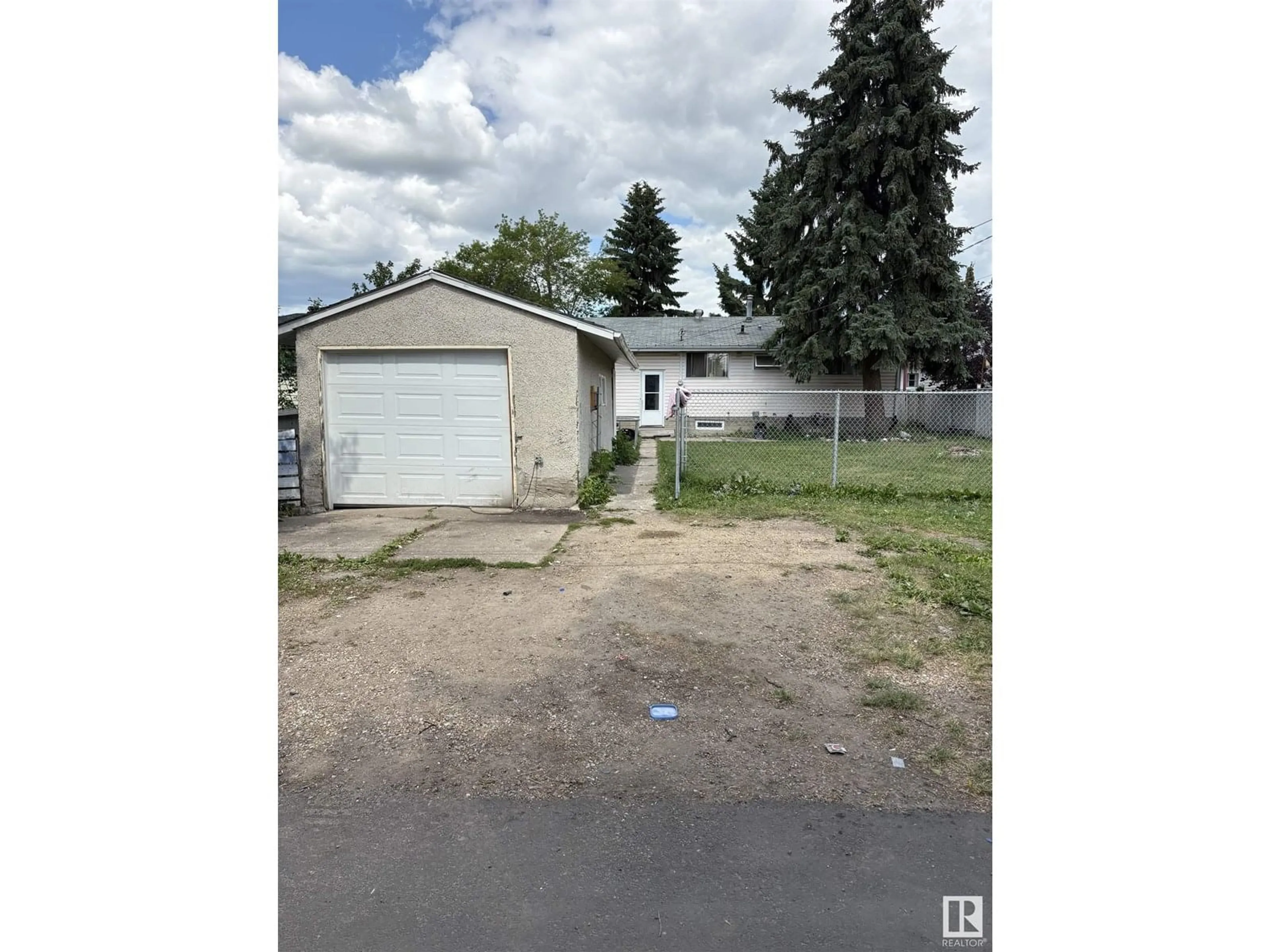Shed for NW - 10115 135 AV, Edmonton Alberta T5E1N9