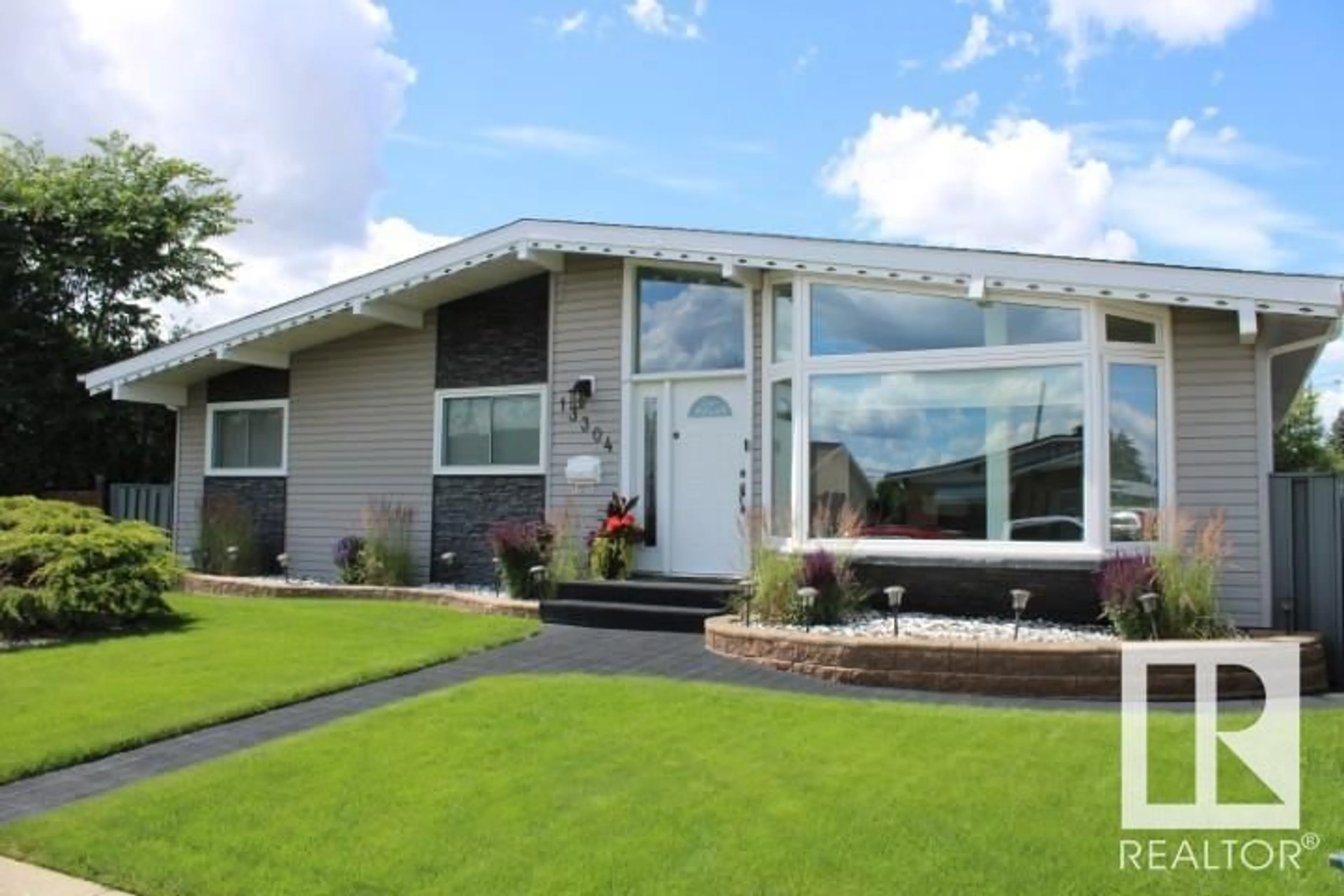 Home with vinyl exterior material, street for NW - 13304 70 ST, Edmonton Alberta T5C0K3