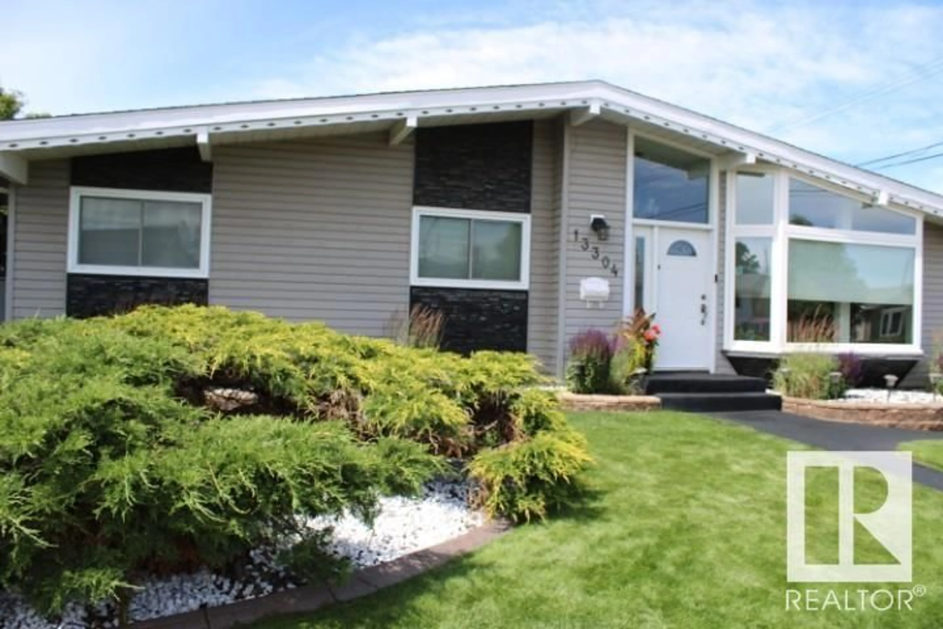 Home with vinyl exterior material, street for NW - 13304 70 ST, Edmonton Alberta T5C0K3