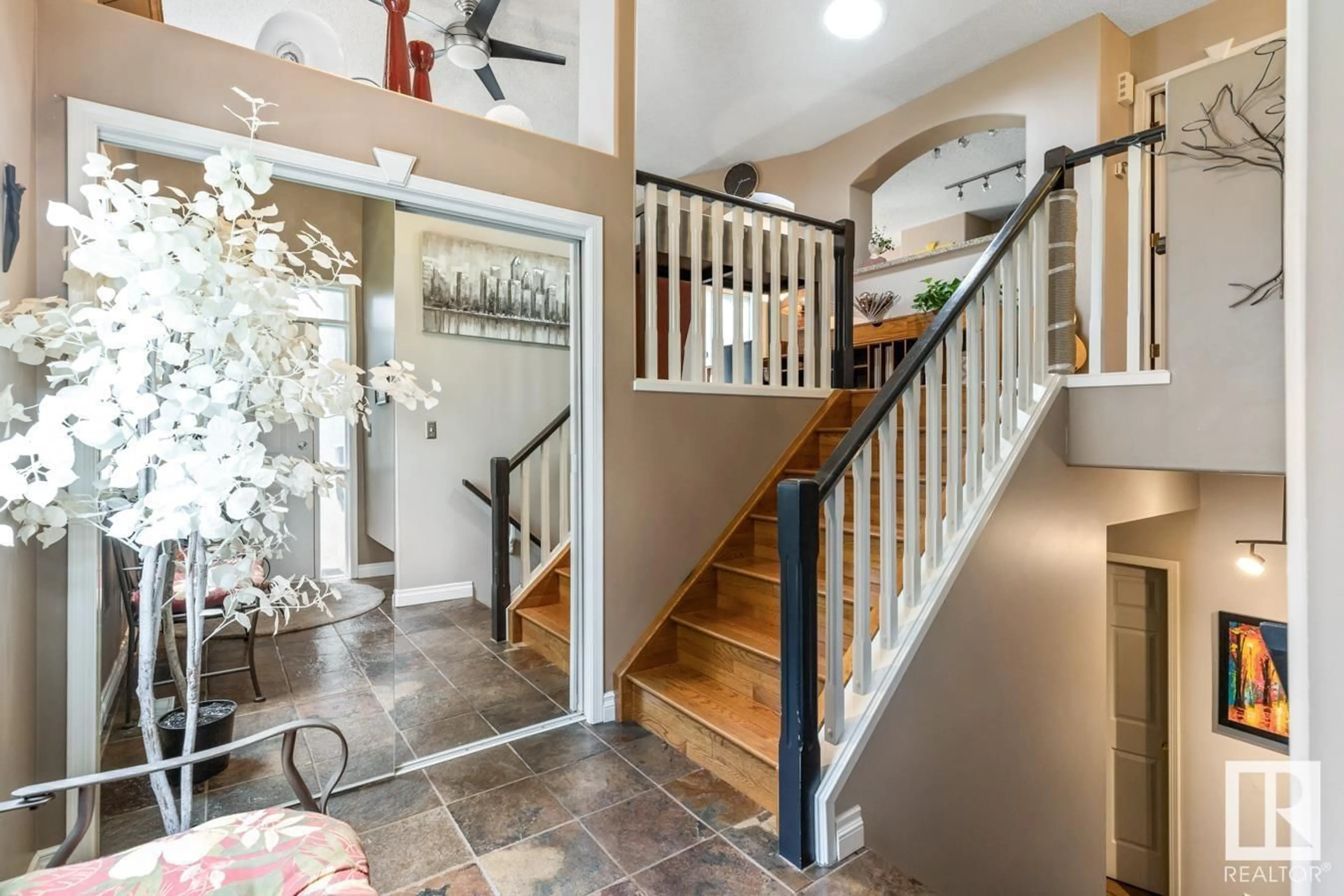 Indoor entryway for #11 - 1283 CARTER CREST RD, Edmonton Alberta T6R2N5