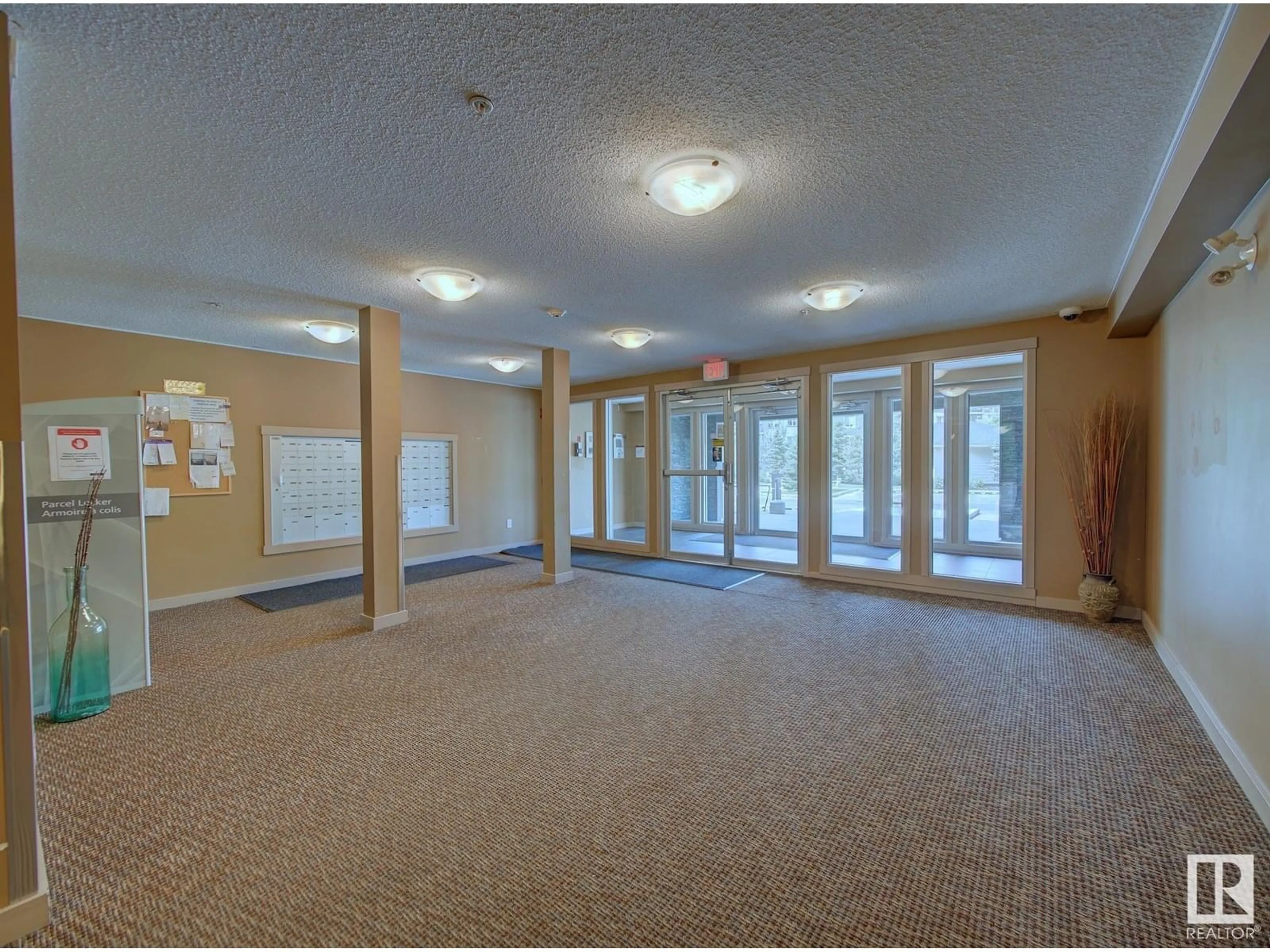 Indoor foyer for #302 - 18122 77 ST, Edmonton Alberta T5Z0N7