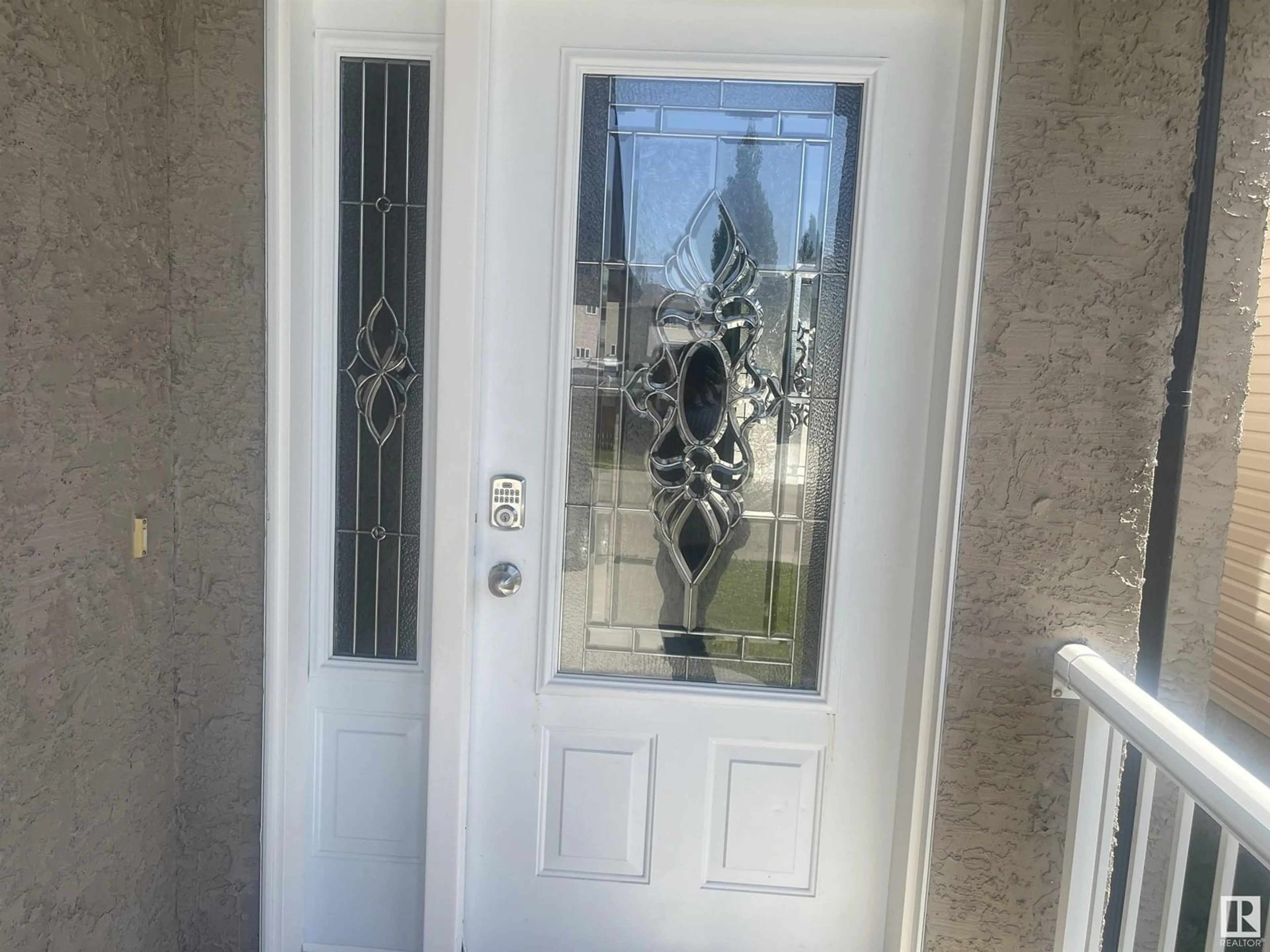 Indoor entryway for NW - 15143 32 ST, Edmonton Alberta T5Y0M3