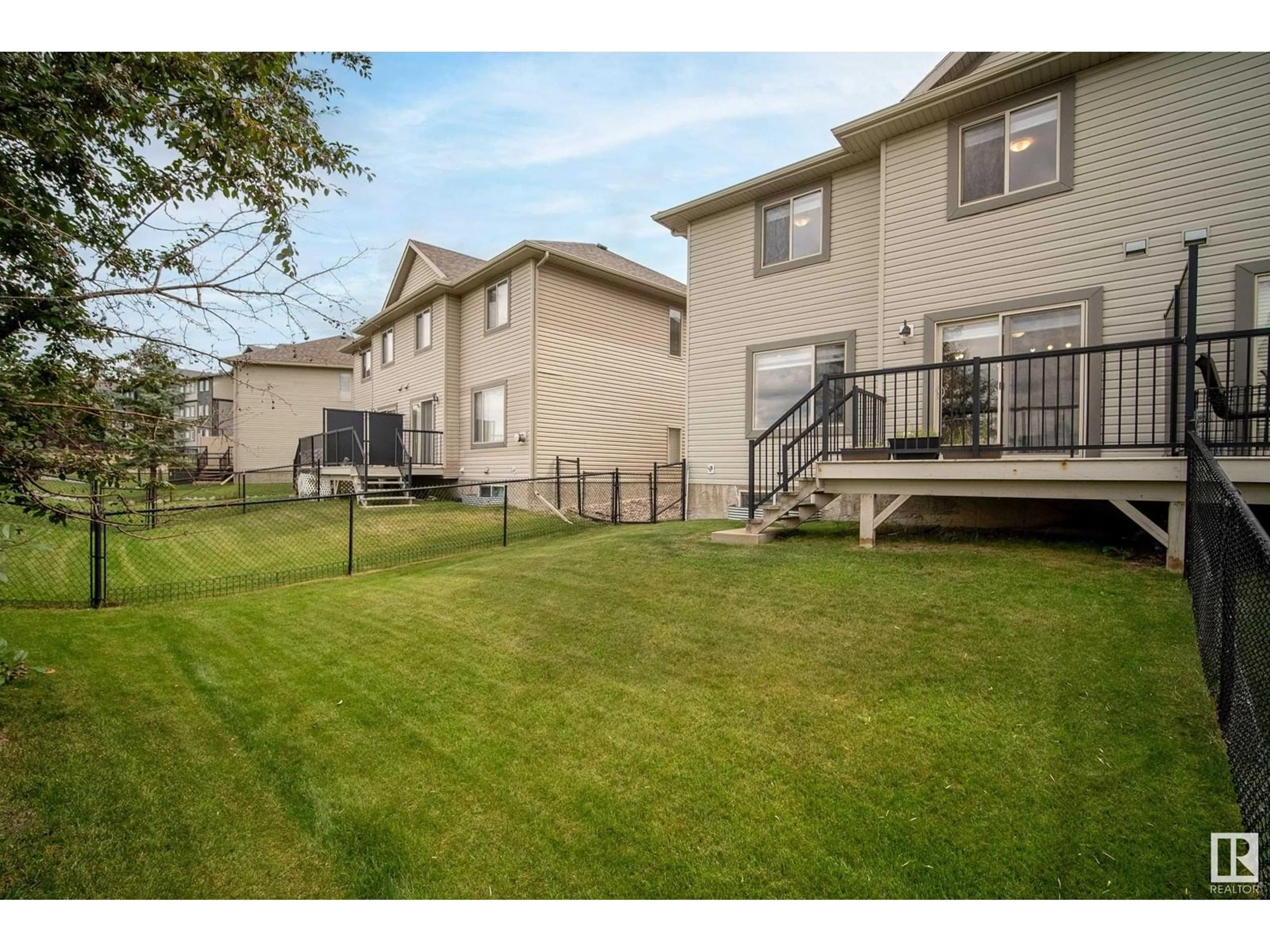 Patio, street for 35 - 1128 156 ST, Edmonton Alberta T6R0C8