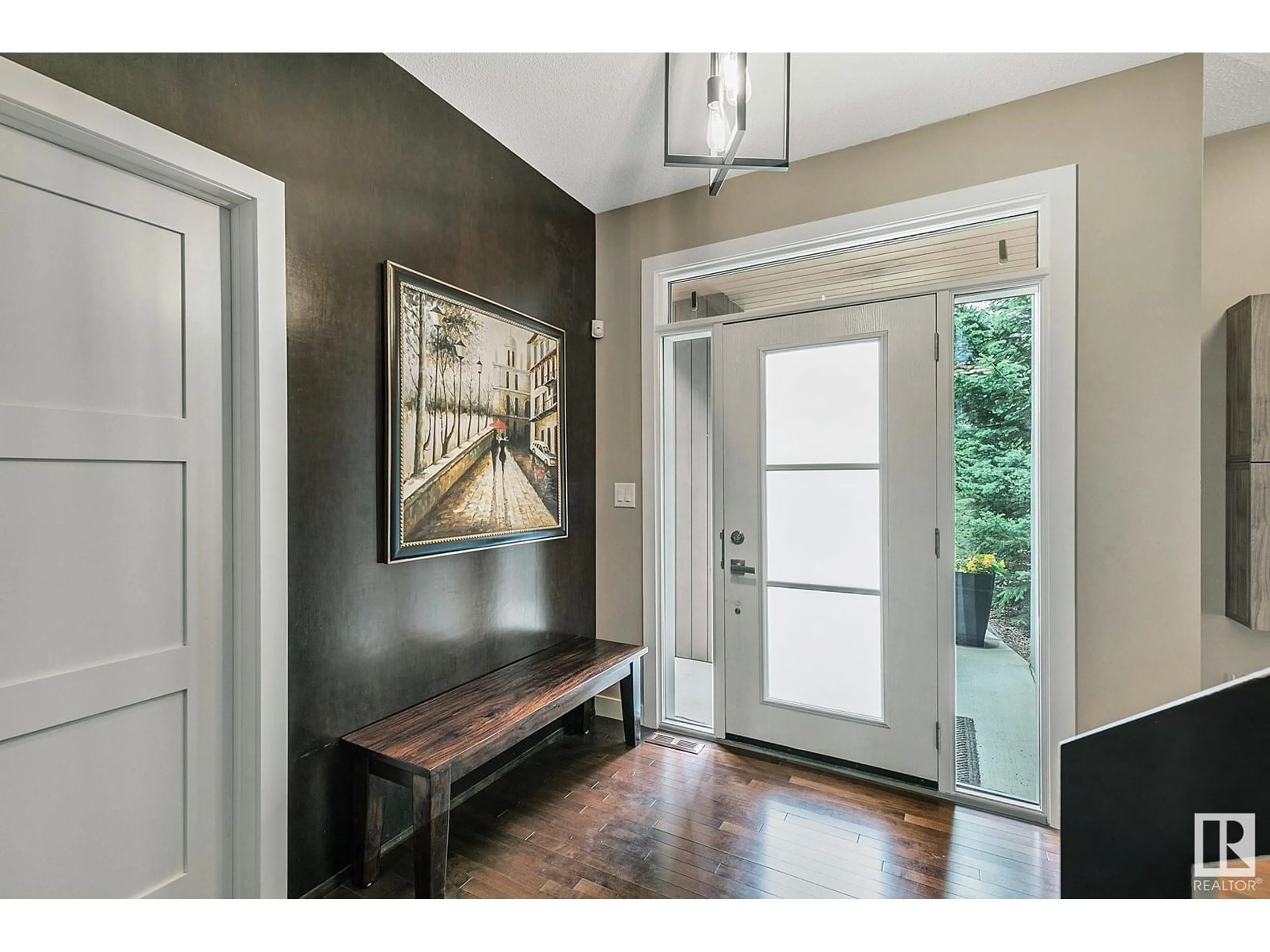 Indoor entryway for 314 MAGRATH BV, Edmonton Alberta T6R0M7