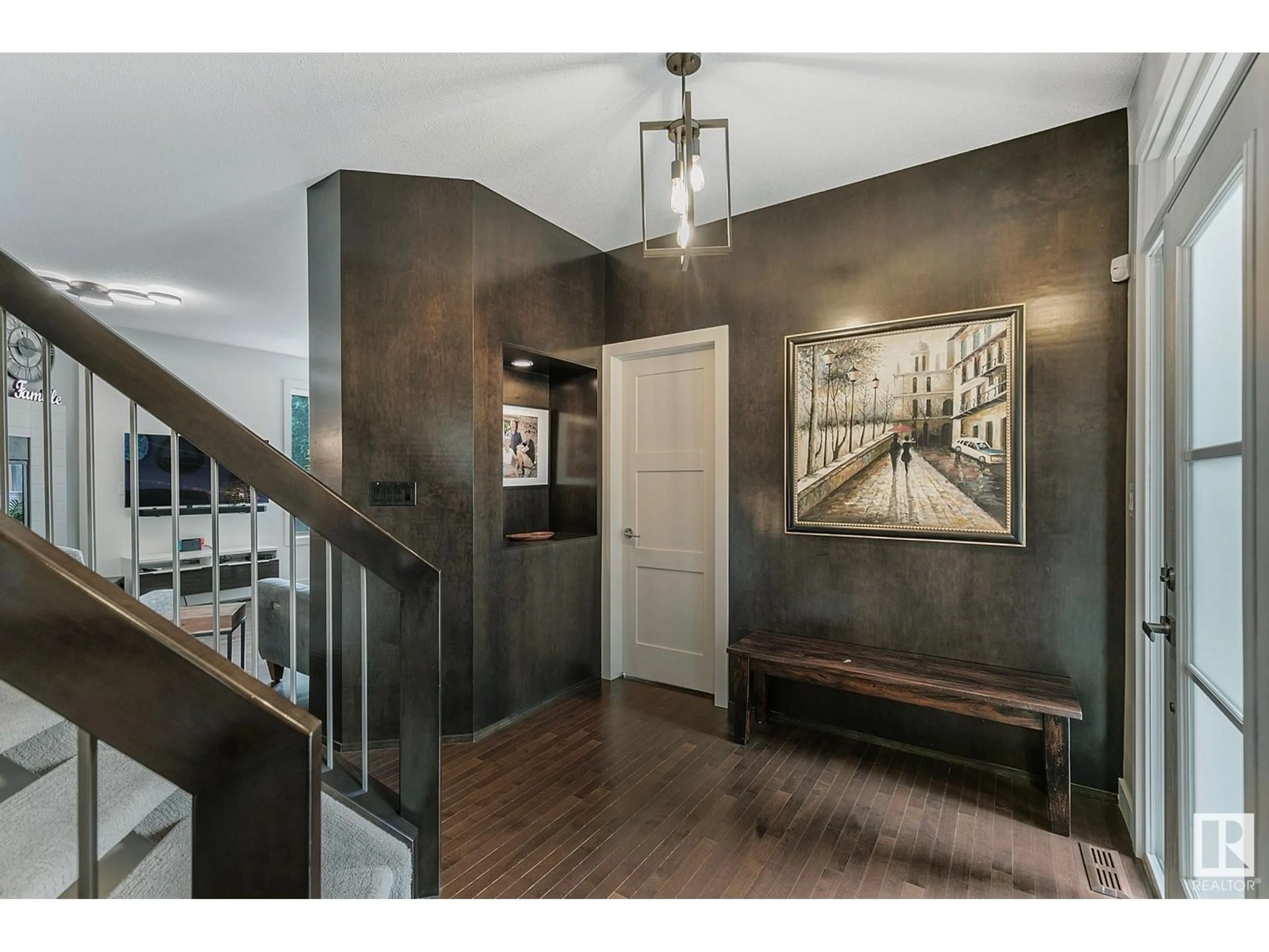 Indoor entryway for 314 MAGRATH BV, Edmonton Alberta T6R0M7