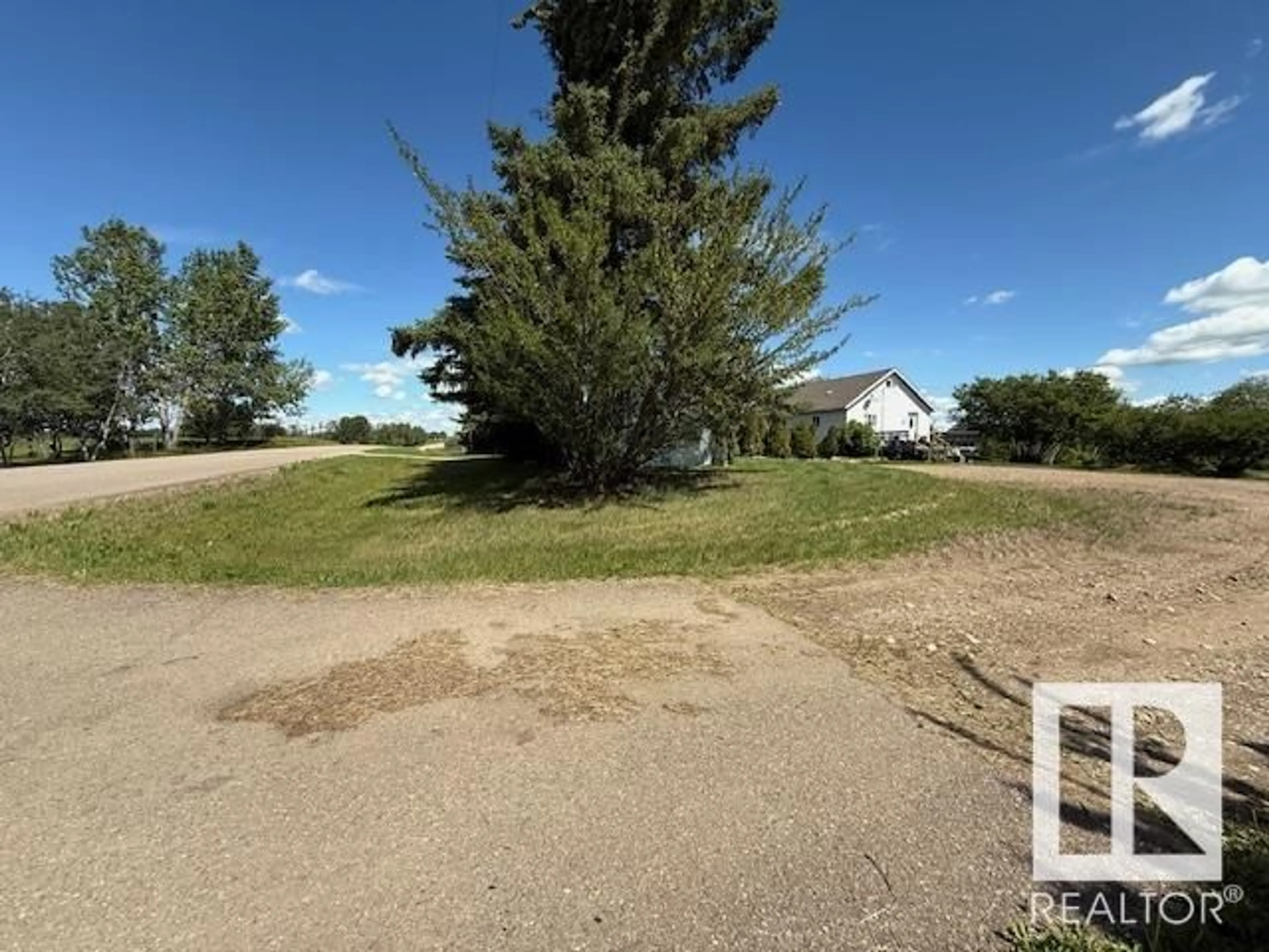 A pic from outside/outdoor area/front of a property/back of a property/a pic from drone, street for 501043 RR 23, Rural Vermilion River County Alberta T0B0L0