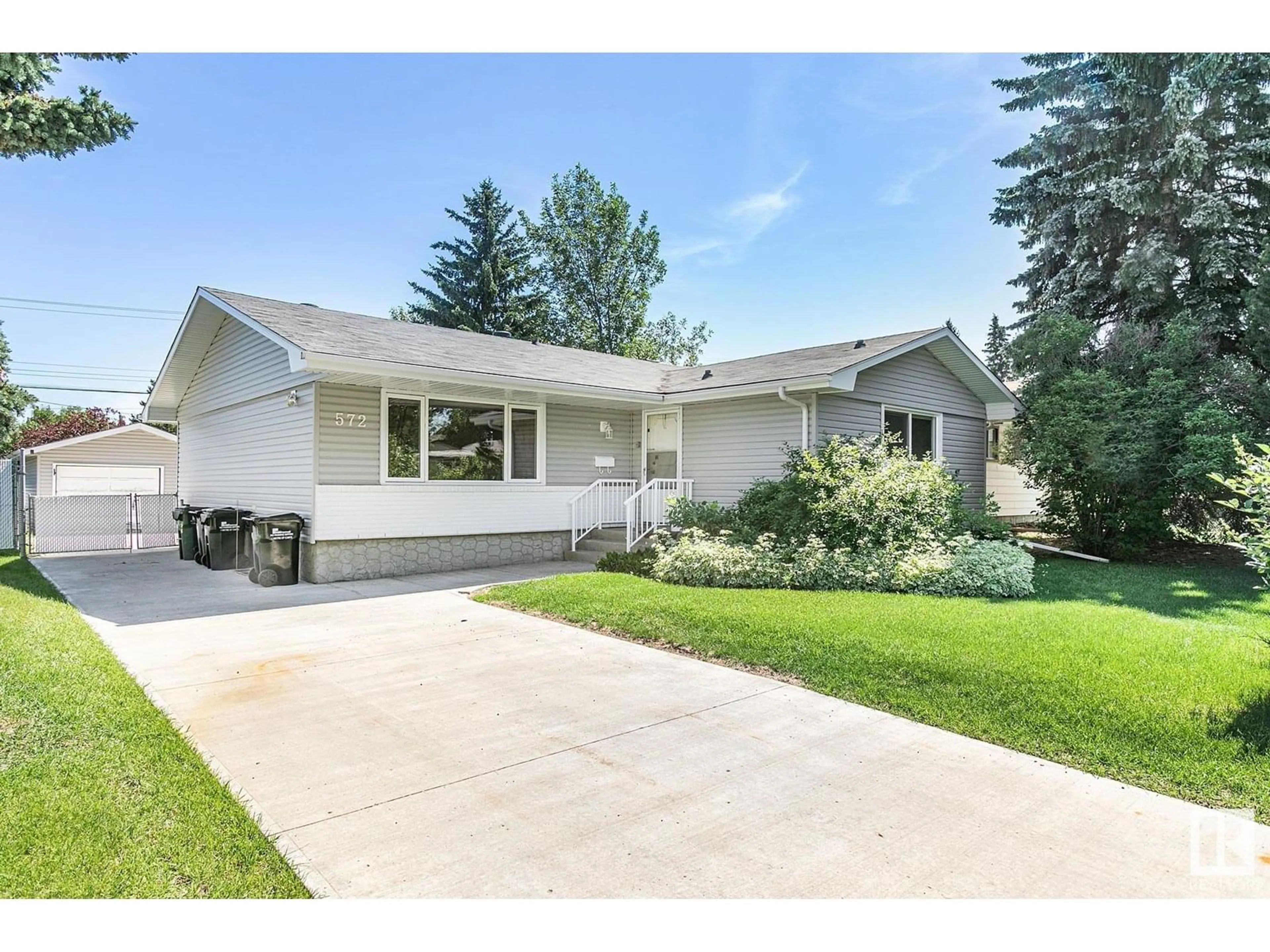 Home with vinyl exterior material, street for 572 SAGE CR, Sherwood Park Alberta T8A0N1