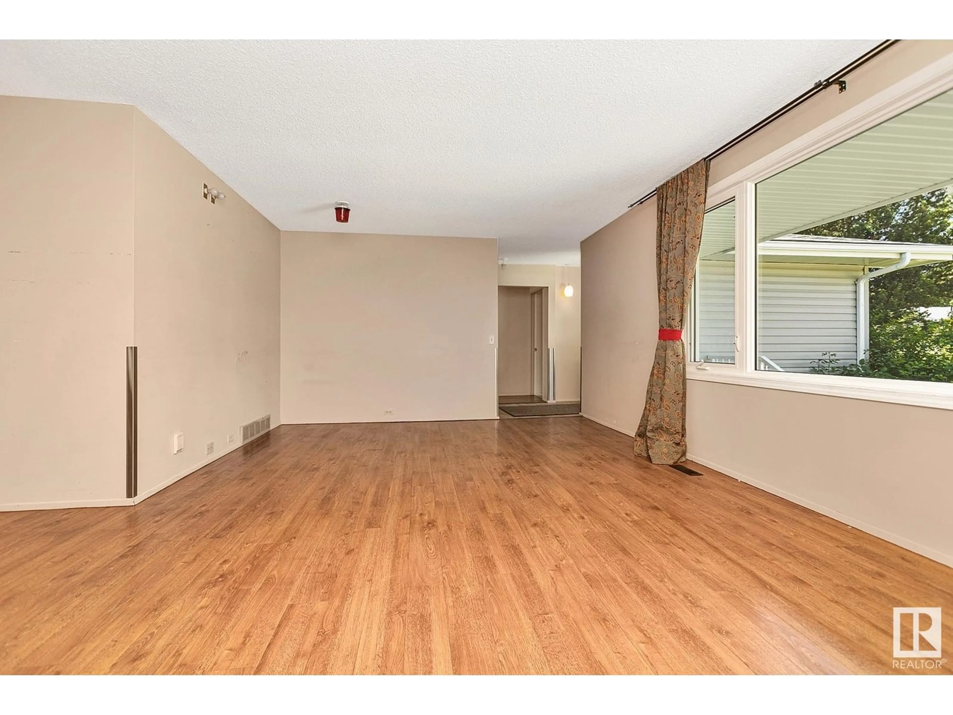 A pic of a room for 572 SAGE CR, Sherwood Park Alberta T8A0N1