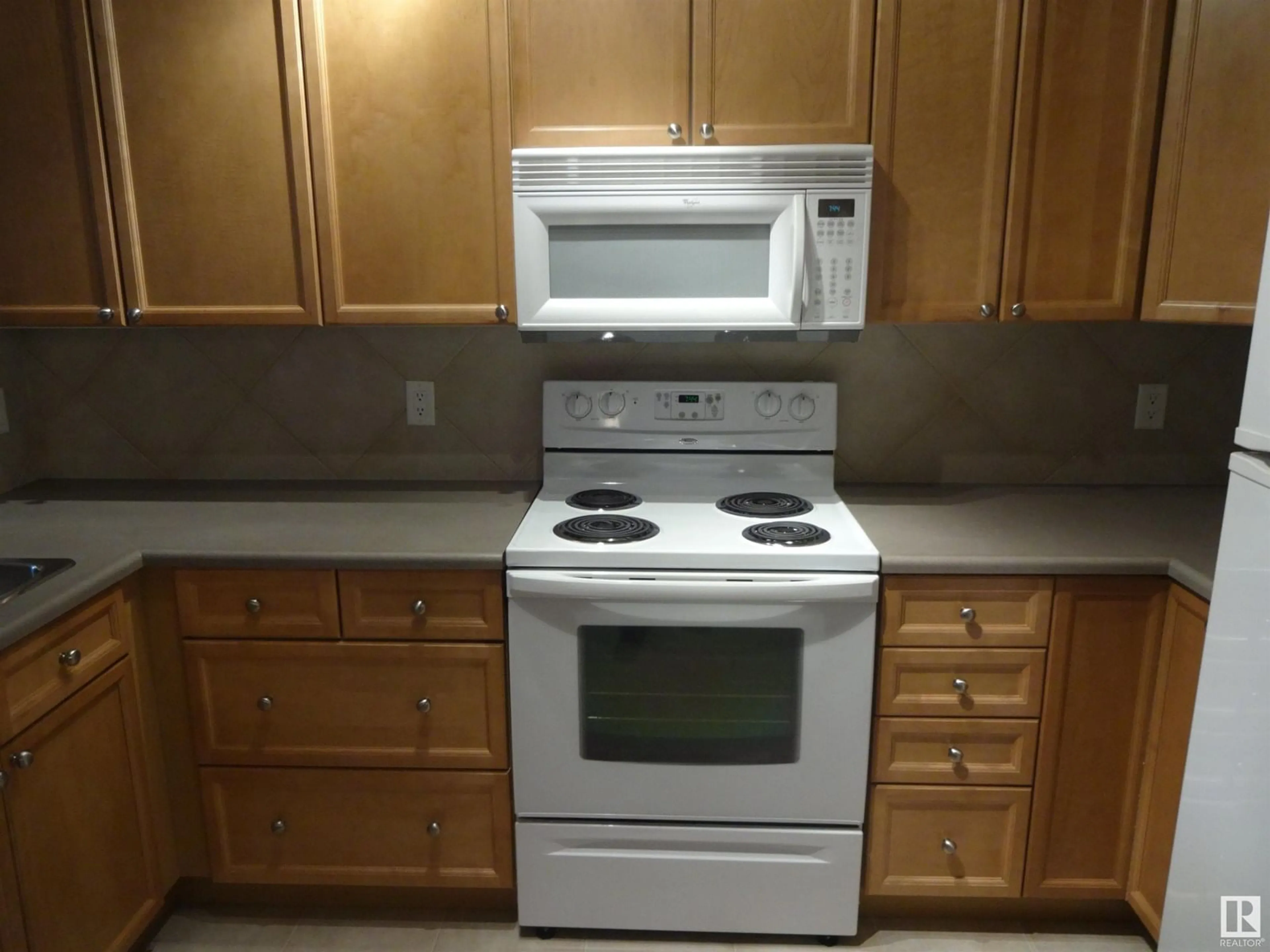 Standard kitchen, unknown for #114 - 226 MACEWAN ROAD, Edmonton Alberta T6W0C5