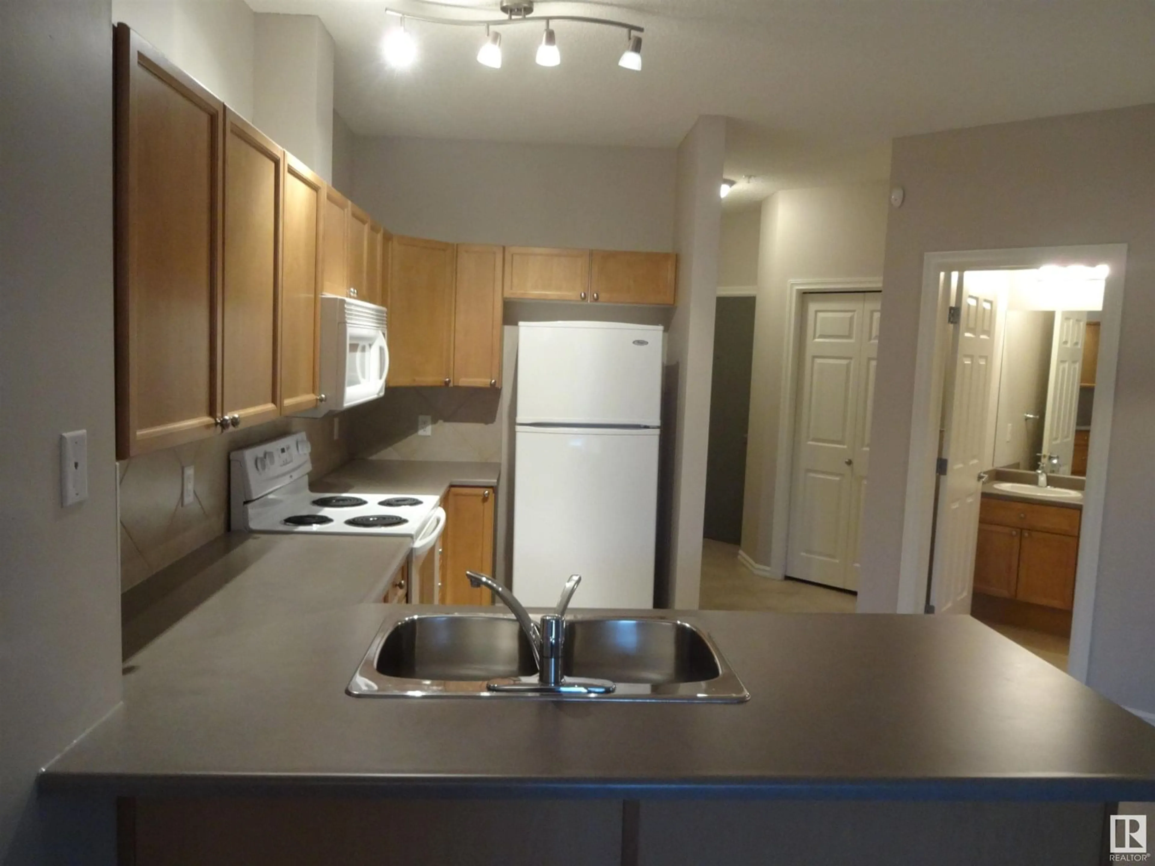 Standard kitchen, unknown for #114 - 226 MACEWAN ROAD, Edmonton Alberta T6W0C5