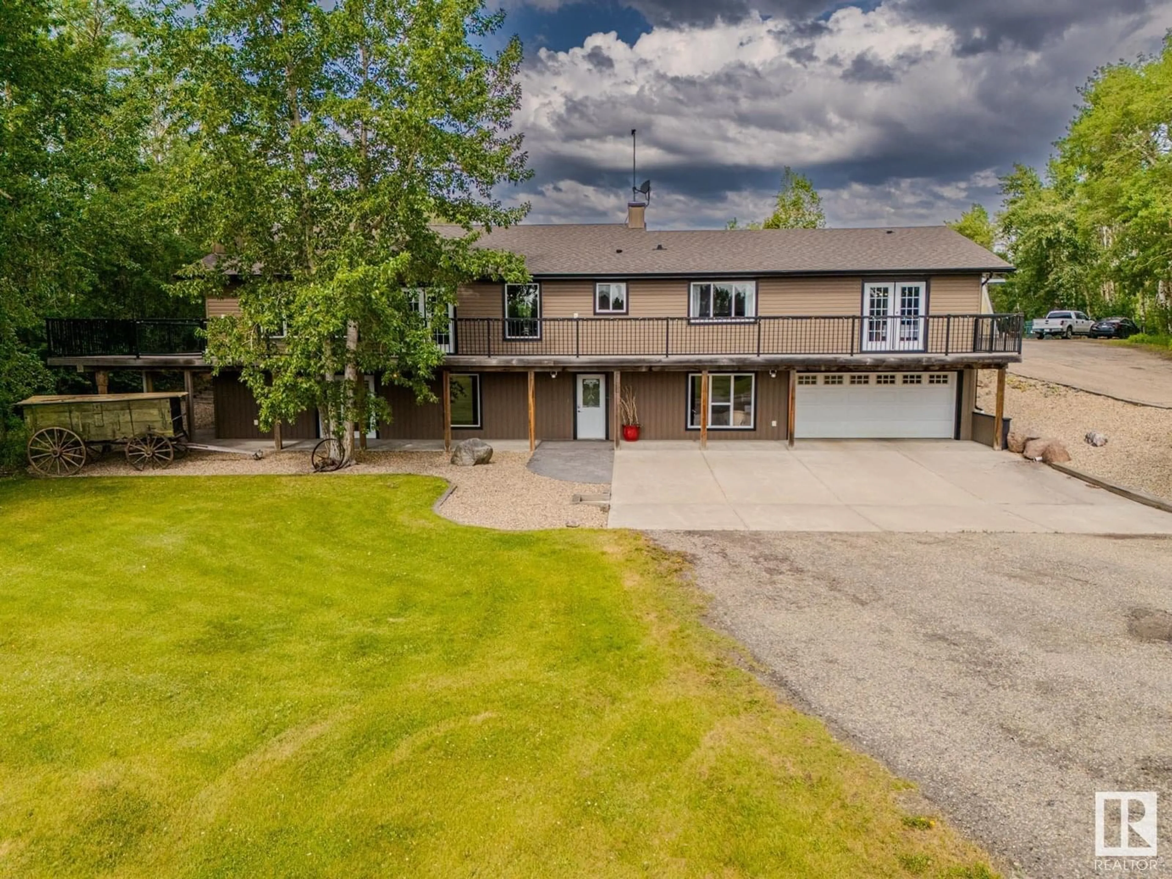A pic from outside/outdoor area/front of a property/back of a property/a pic from drone, unknown for 49072 RGE ROAD 233, Rural Leduc County Alberta T0C1Z0