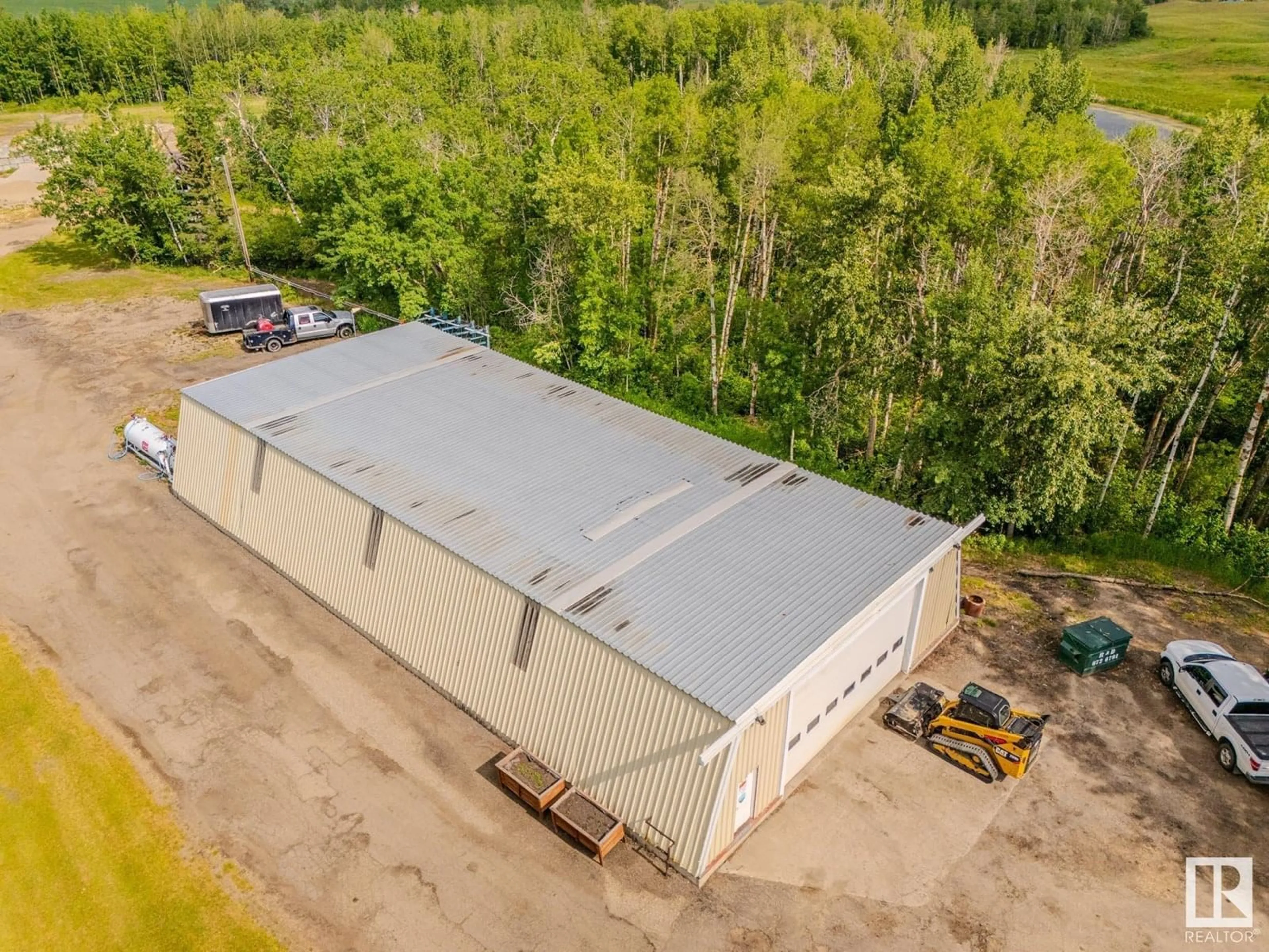 A pic from outside/outdoor area/front of a property/back of a property/a pic from drone, building for 49072 RGE ROAD 233, Rural Leduc County Alberta T0C1Z0
