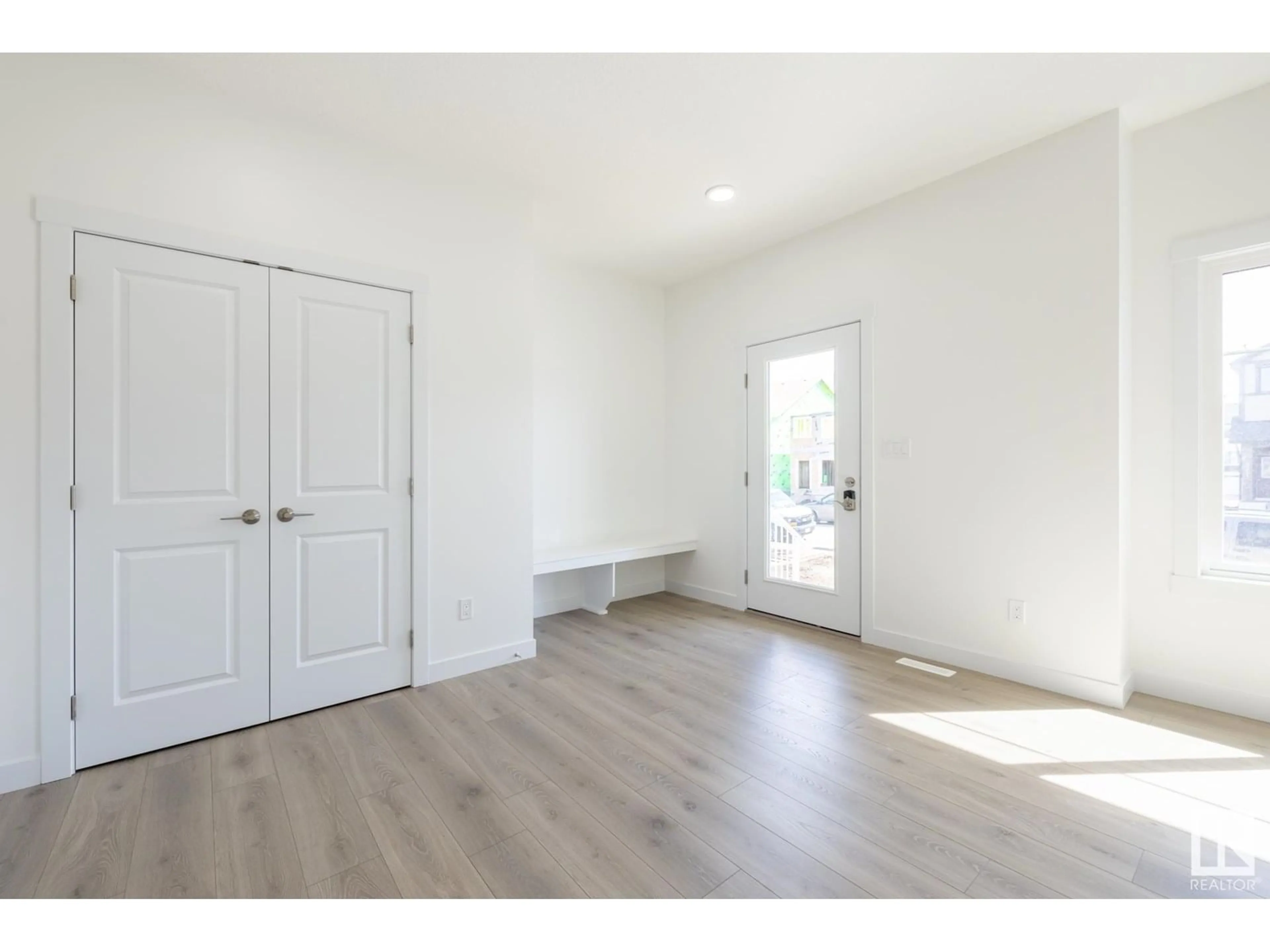 Indoor entryway for 75 COVELL CM, Spruce Grove Alberta T7X0Y7