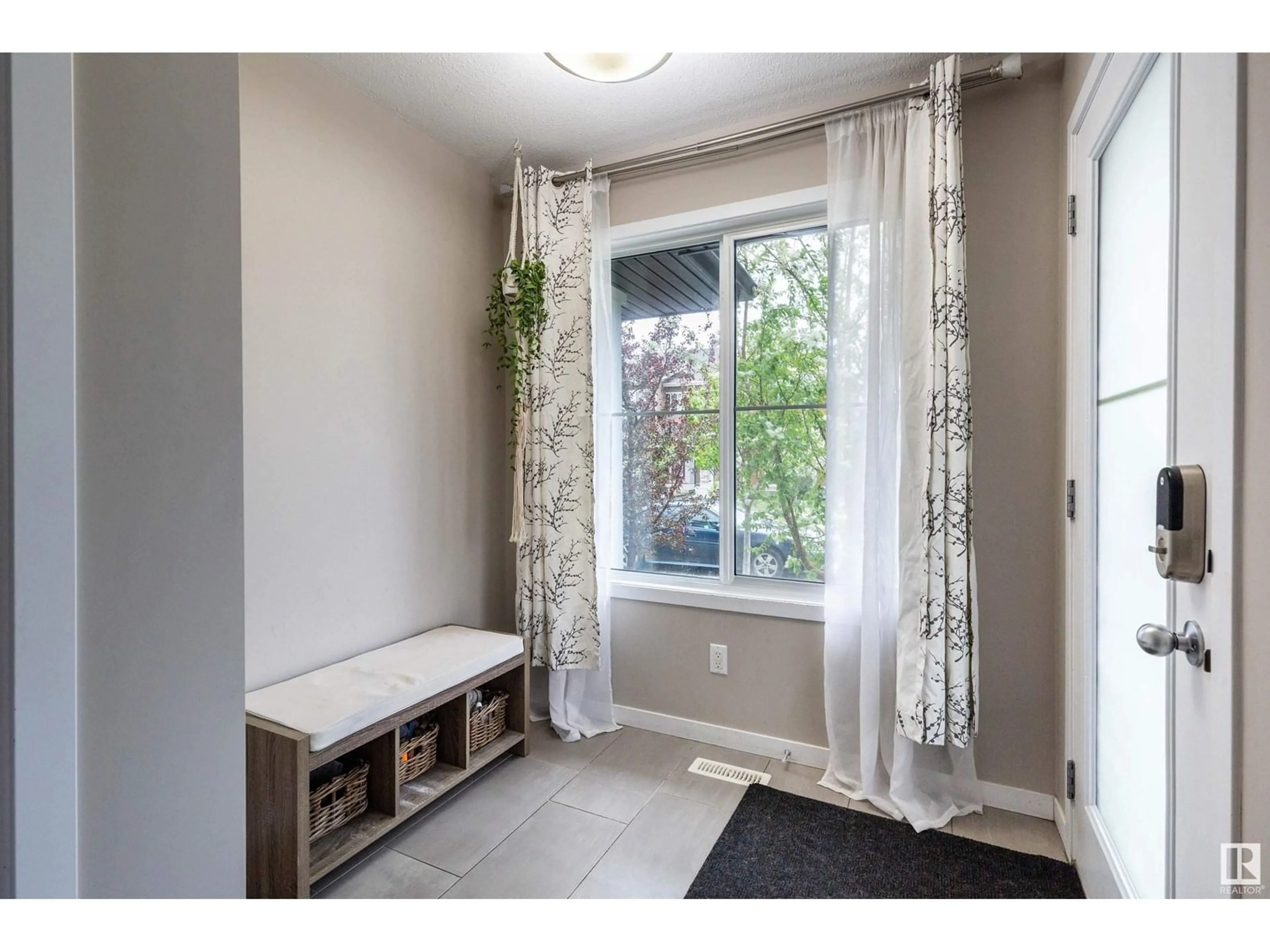 Indoor entryway for LI SW - 4325 PROWSE LINK, Edmonton Alberta T6W3A7