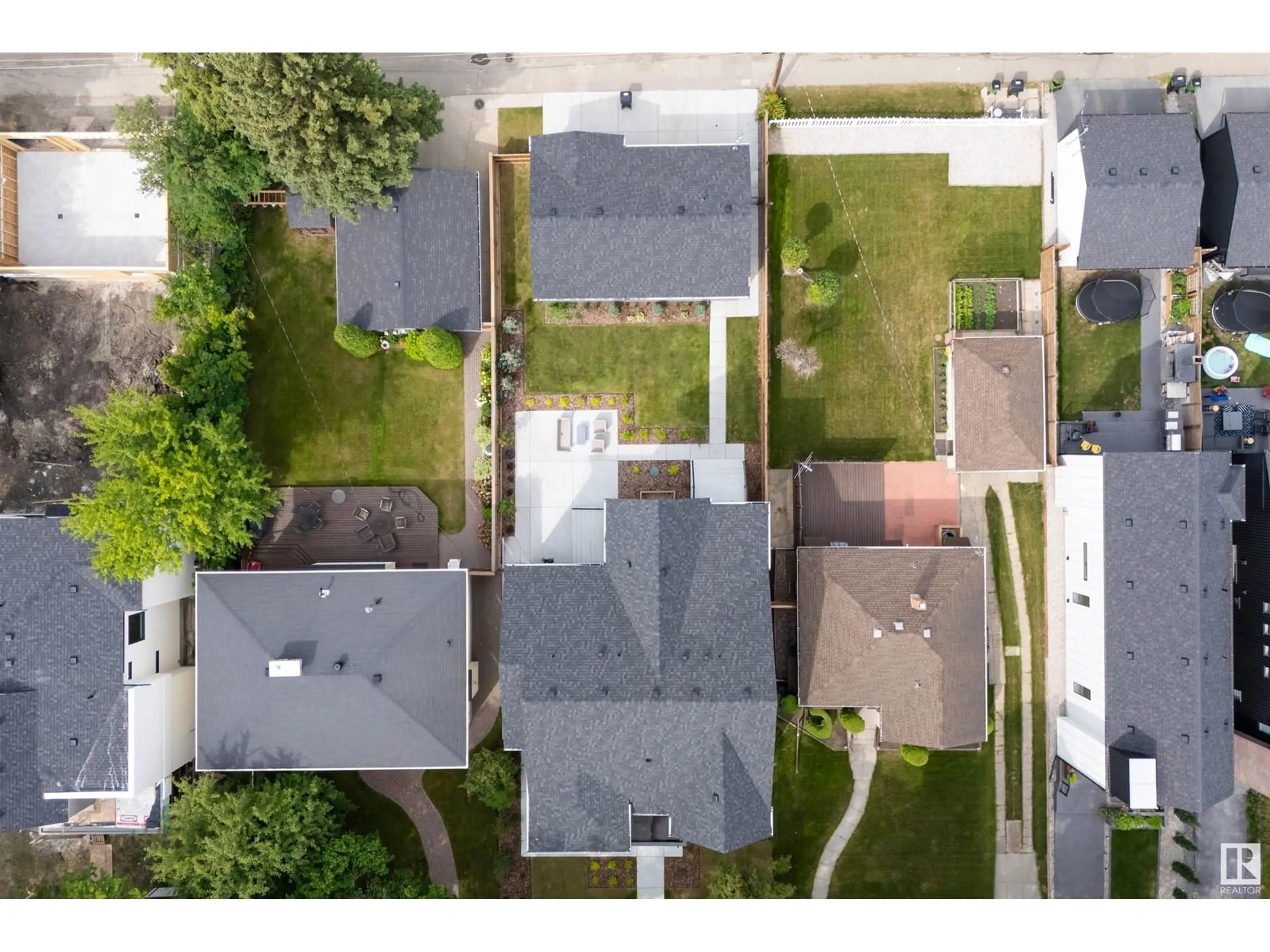 A pic from outside/outdoor area/front of a property/back of a property/a pic from drone, street for 10522 134 ST, Edmonton Alberta T5N2B5